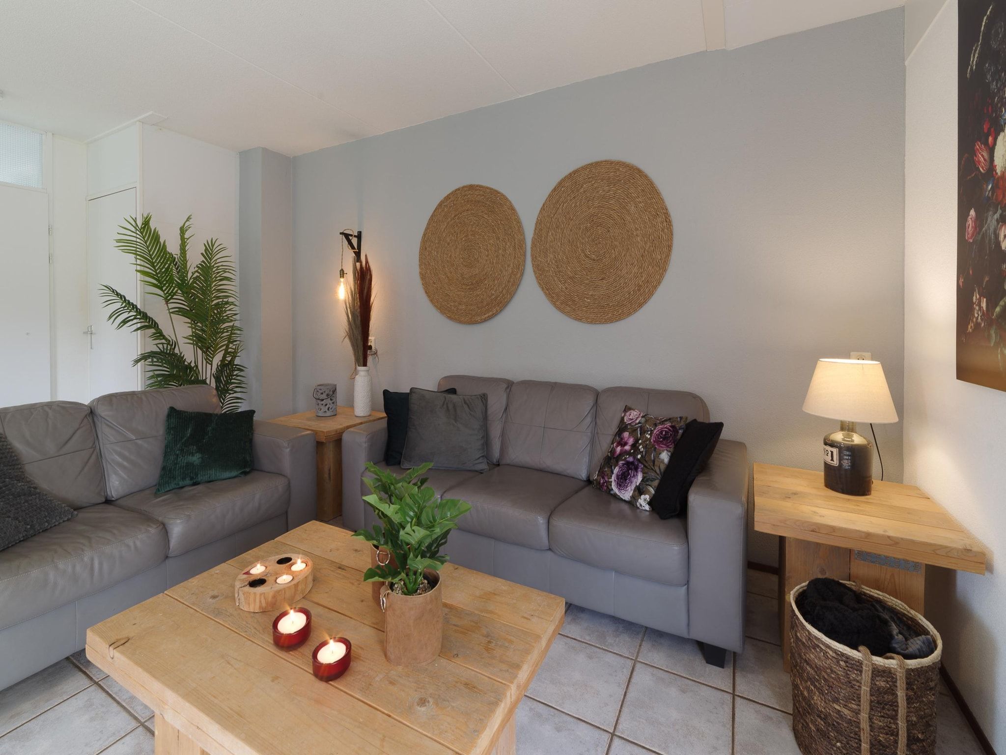 De woonkamer van Villapark De Oesterbaai 23 in Wemeldinge