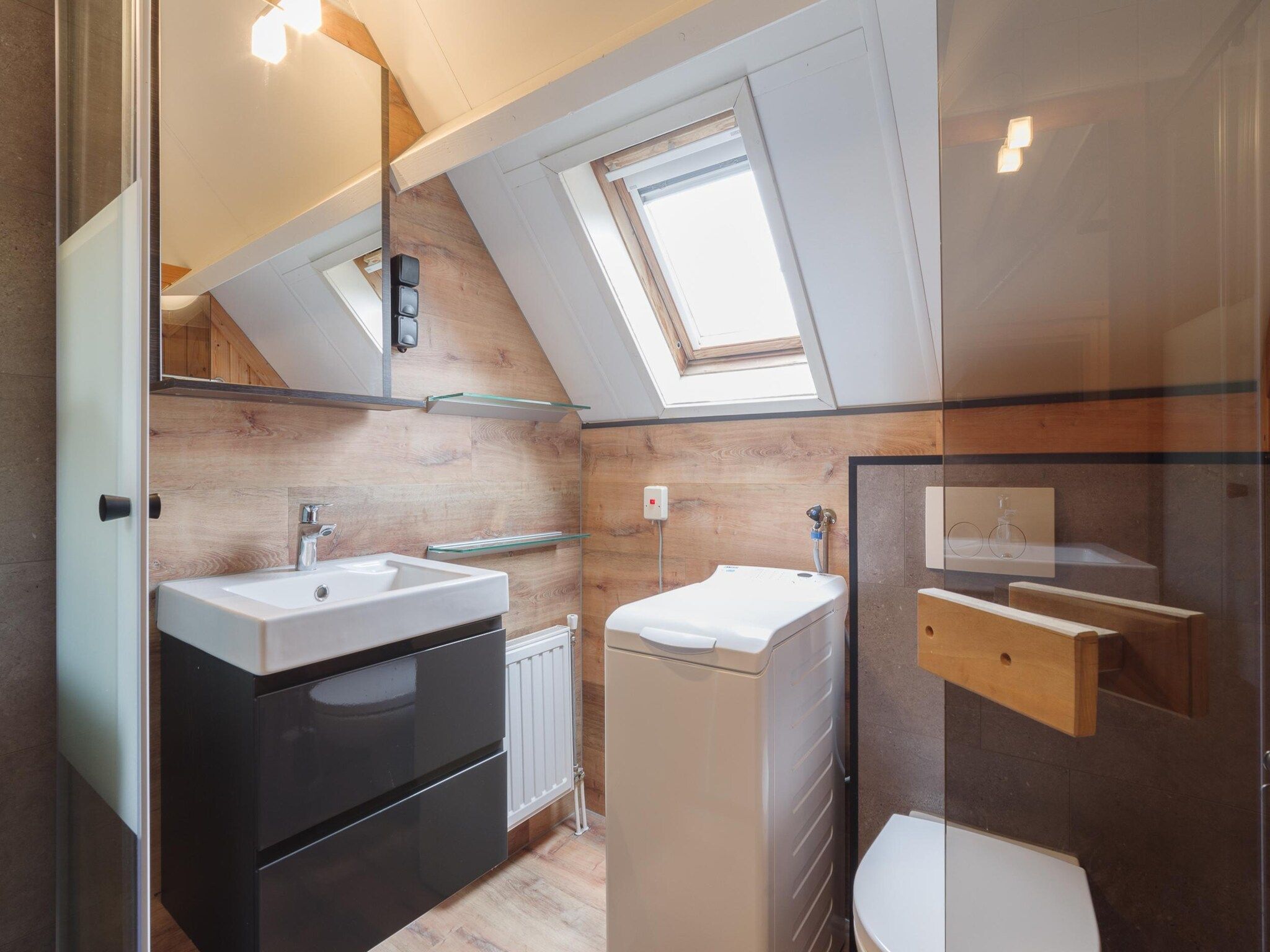 De badkamer van Villapark De Oesterbaai 49 in Wemeldinge