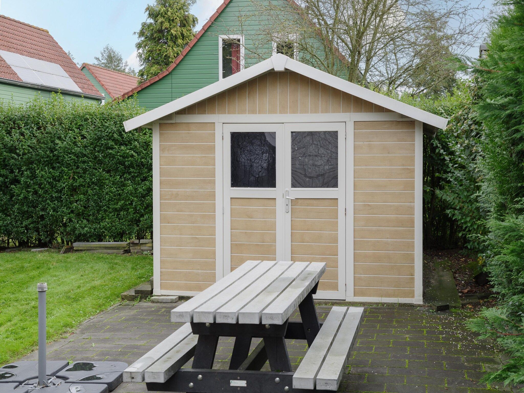 Het terras van Villapark De Oesterbaai 49 in Wemeldinge