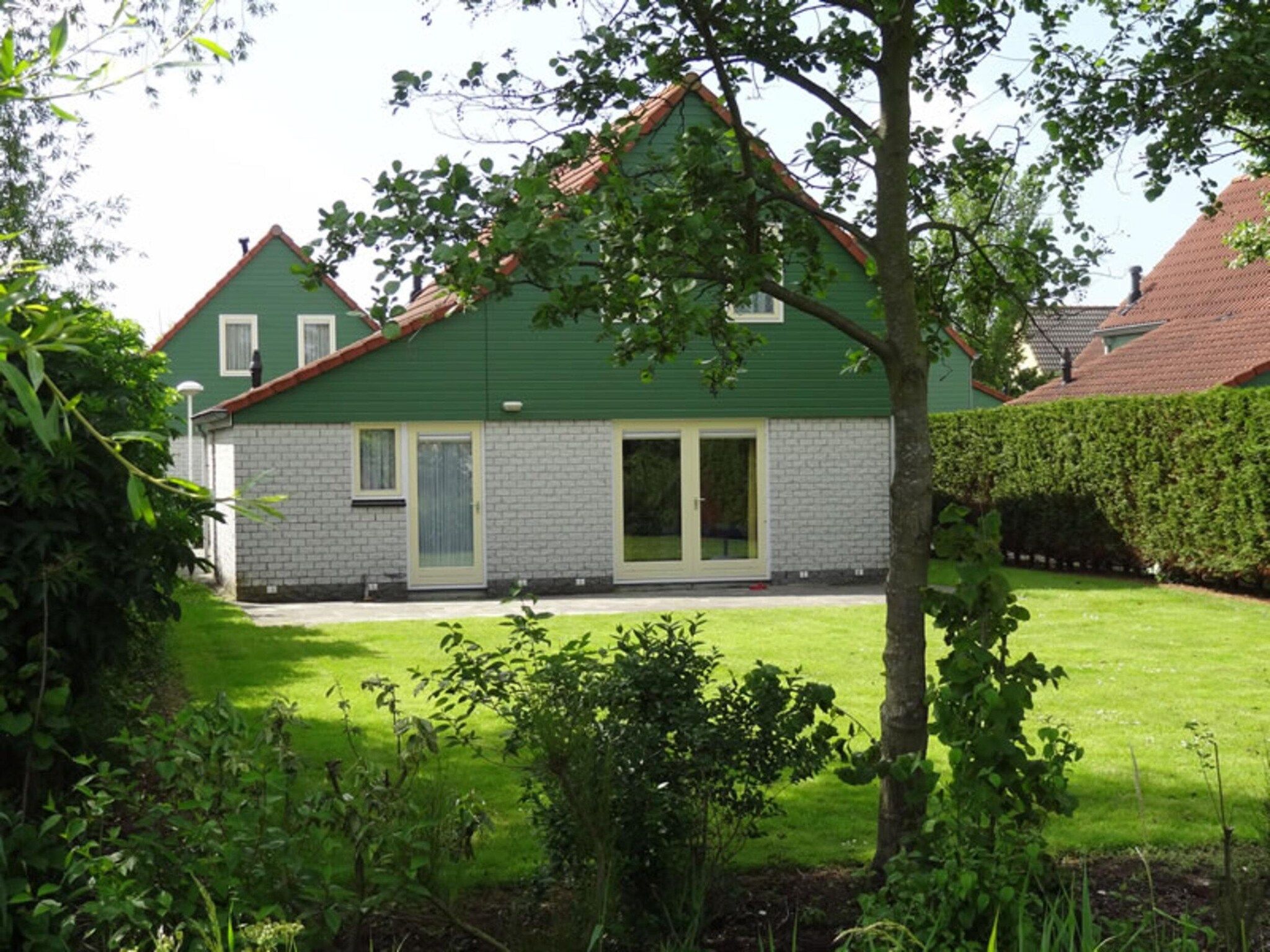 De buitenkant van Villapark De Oesterbaai 64 in Wemeldinge