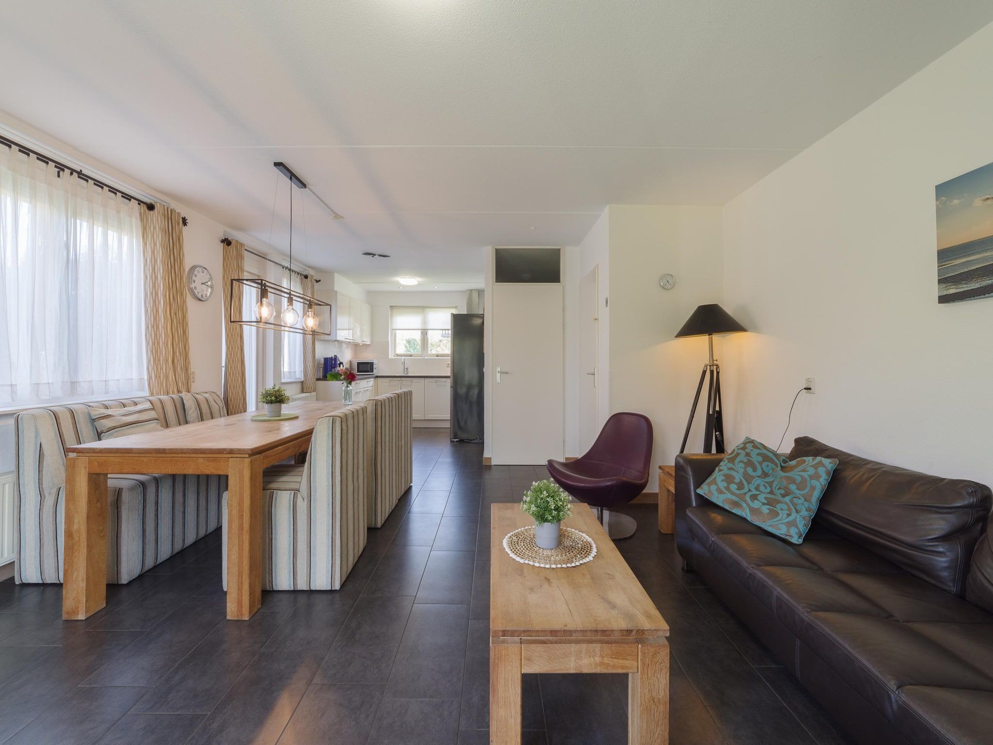 De woonkamer van Villapark De Oesterbaai 89 in Wemeldinge