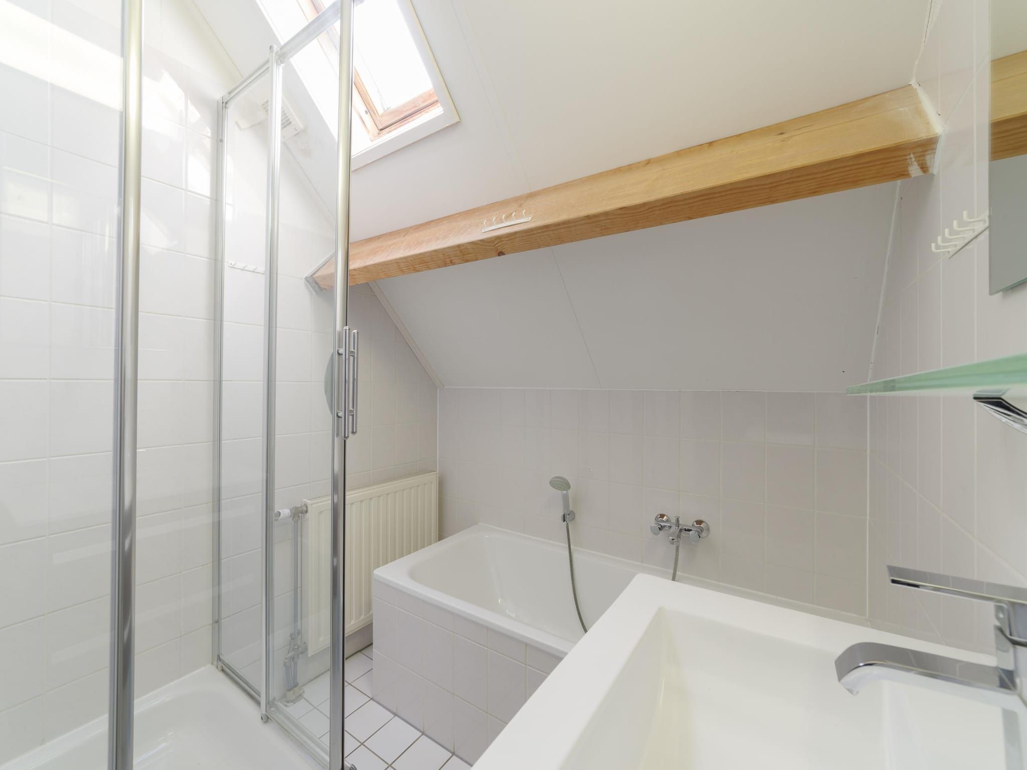 De badkamer van Villapark De Oesterbaai 89 in Wemeldinge