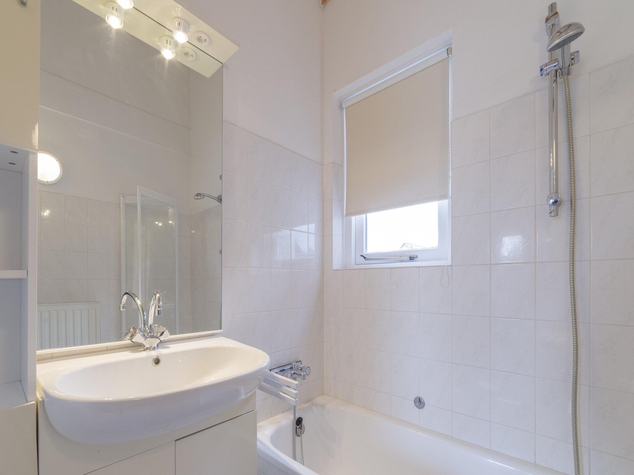 De badkamer van Villapark De Oesterbaai 96 in Wemeldinge