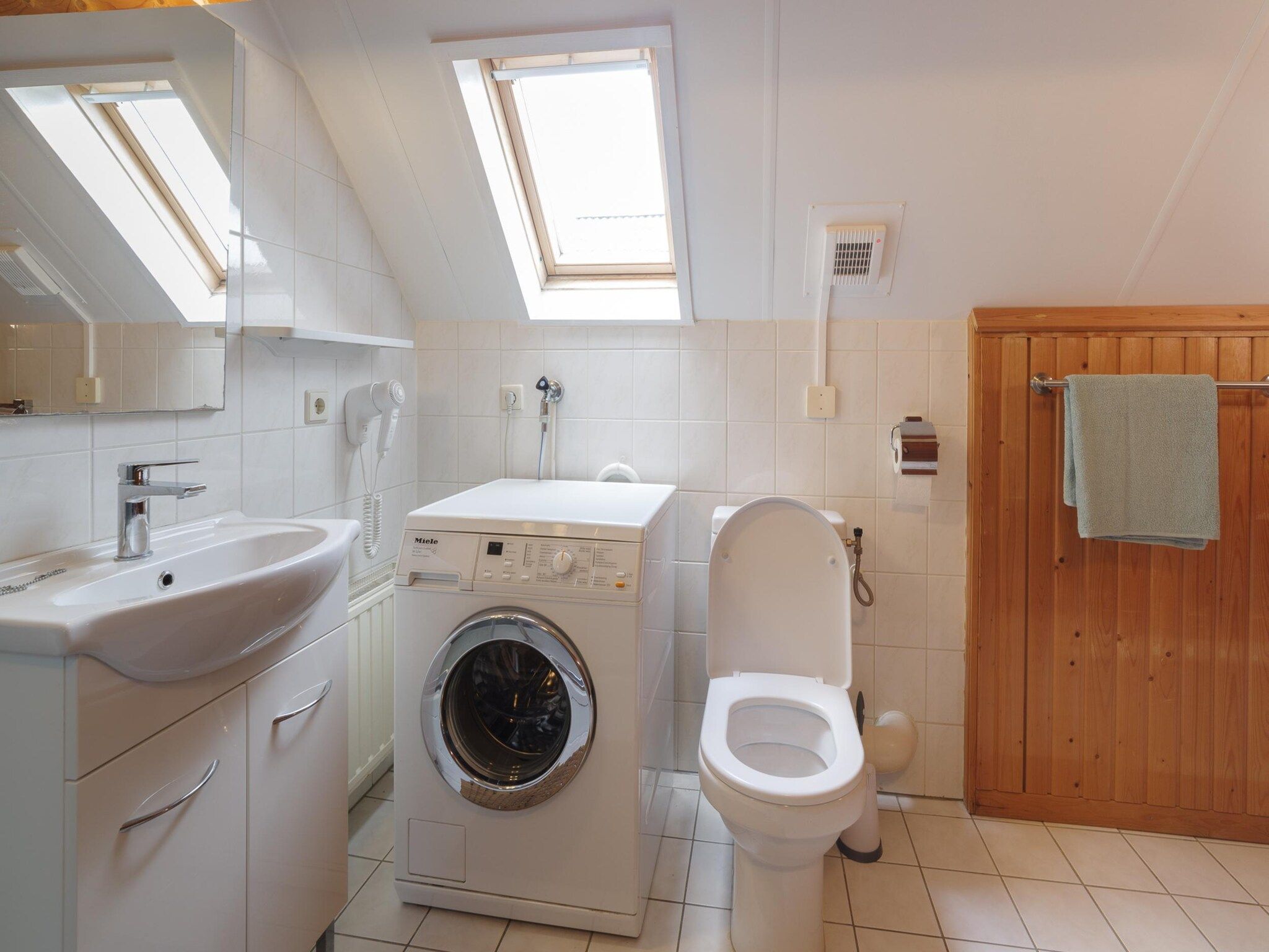 De badkamer van Villapark De Oesterbaai 112 in Wemeldinge