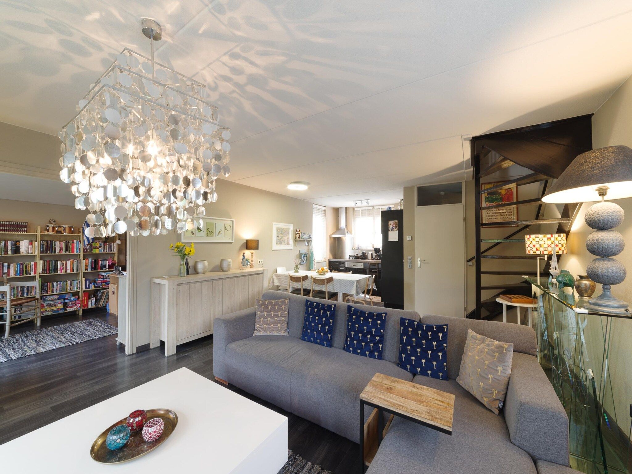 De woonkamer van Villapark De Oesterbaai 117 in Wemeldinge