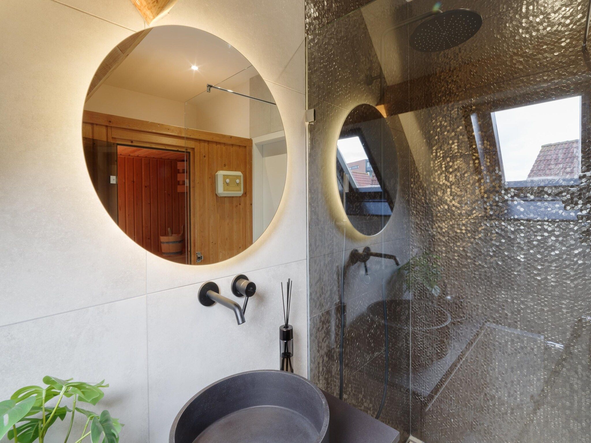 De badkamer van Villapark De Oesterbaai 126 in Wemeldinge