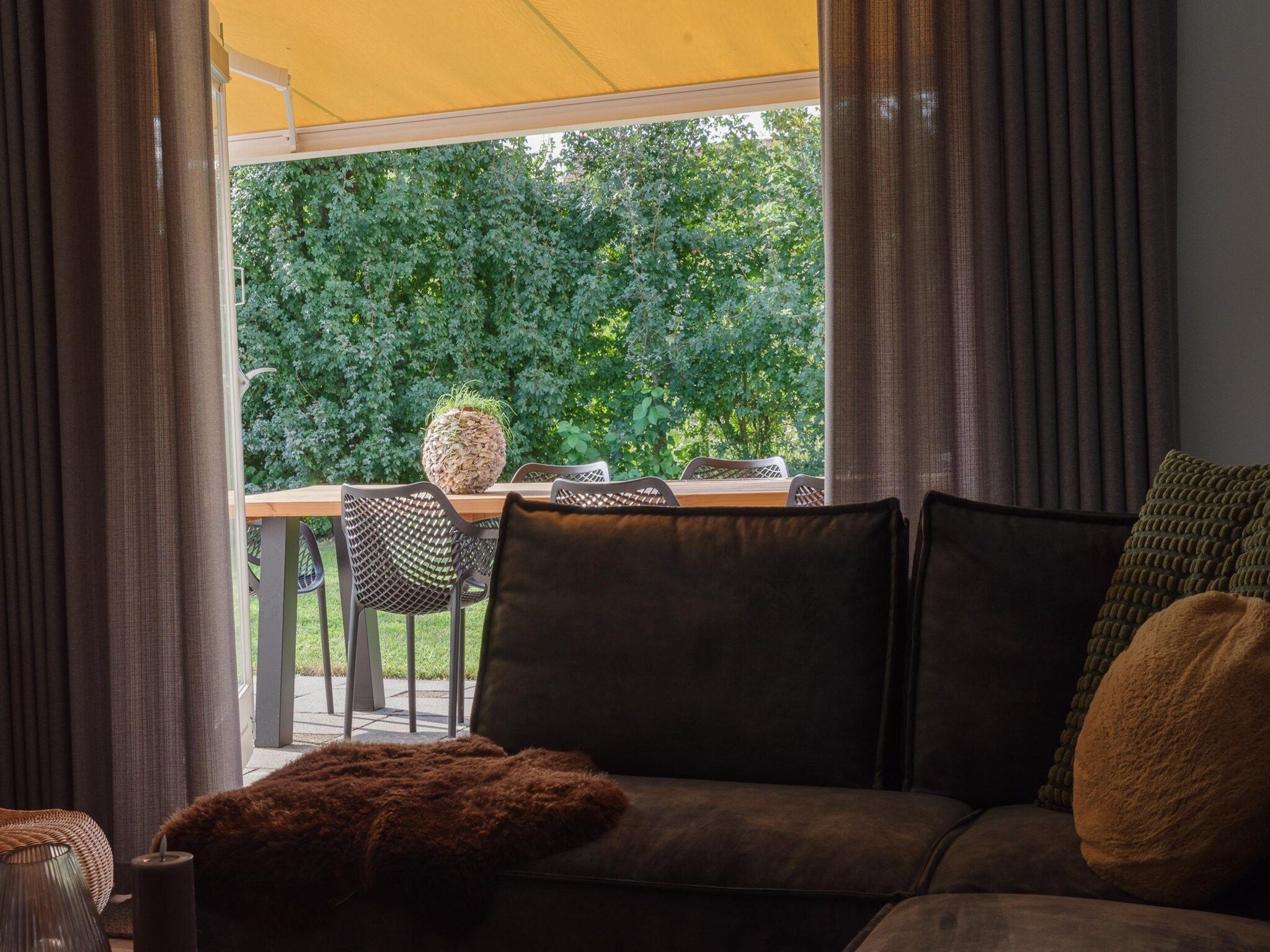 De woonkamer van Villapark De Oesterbaai 126 in Wemeldinge