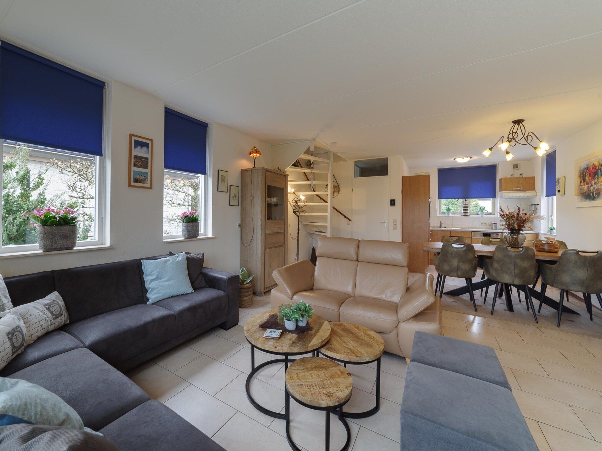 De woonkamer van Villapark De Oesterbaai 131 in Wemeldinge