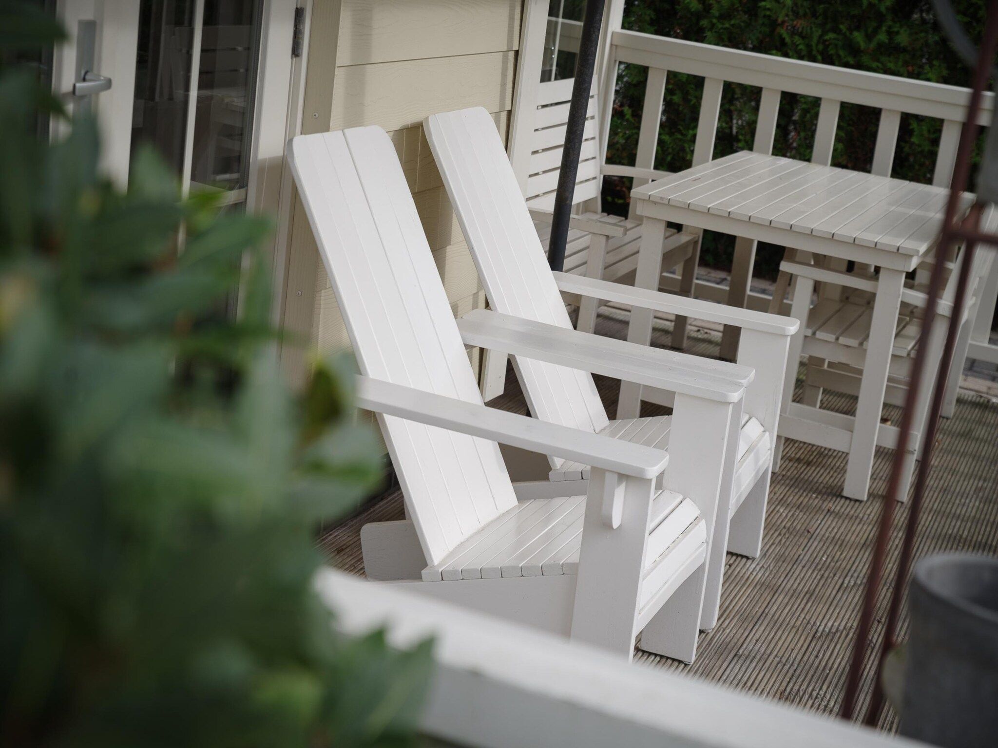 Het terras van Villapark De Oesterbaai 136 in Wemeldinge