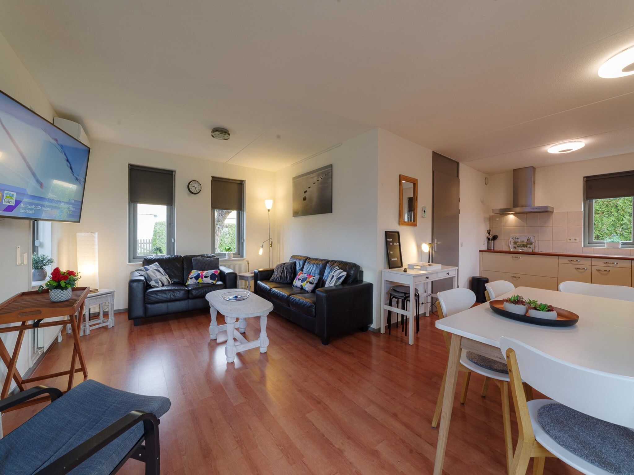 De woonkamer van Villapark De Oesterbaai 137 in Wemeldinge