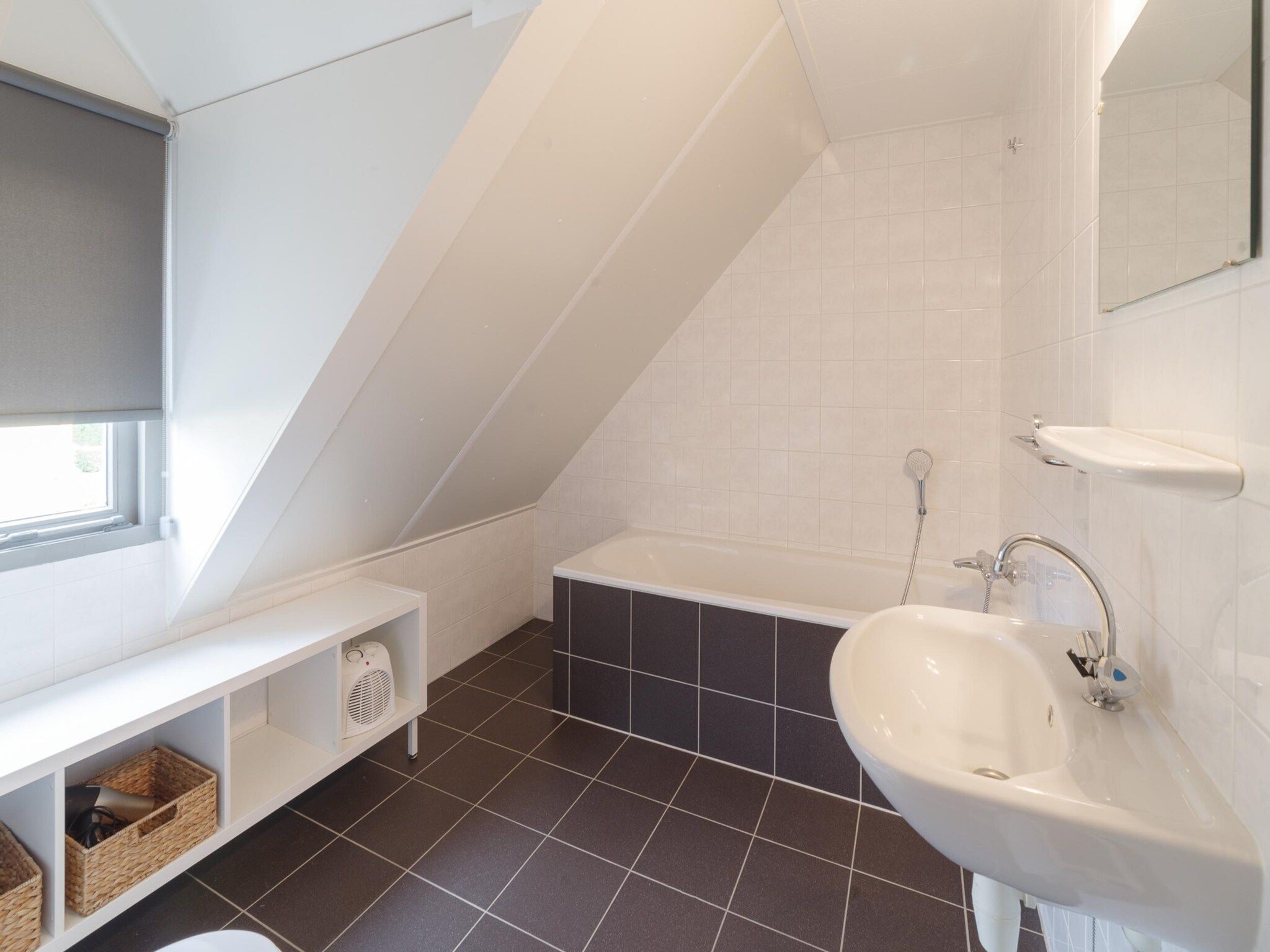 De badkamer van Villapark De Oesterbaai 137 in Wemeldinge