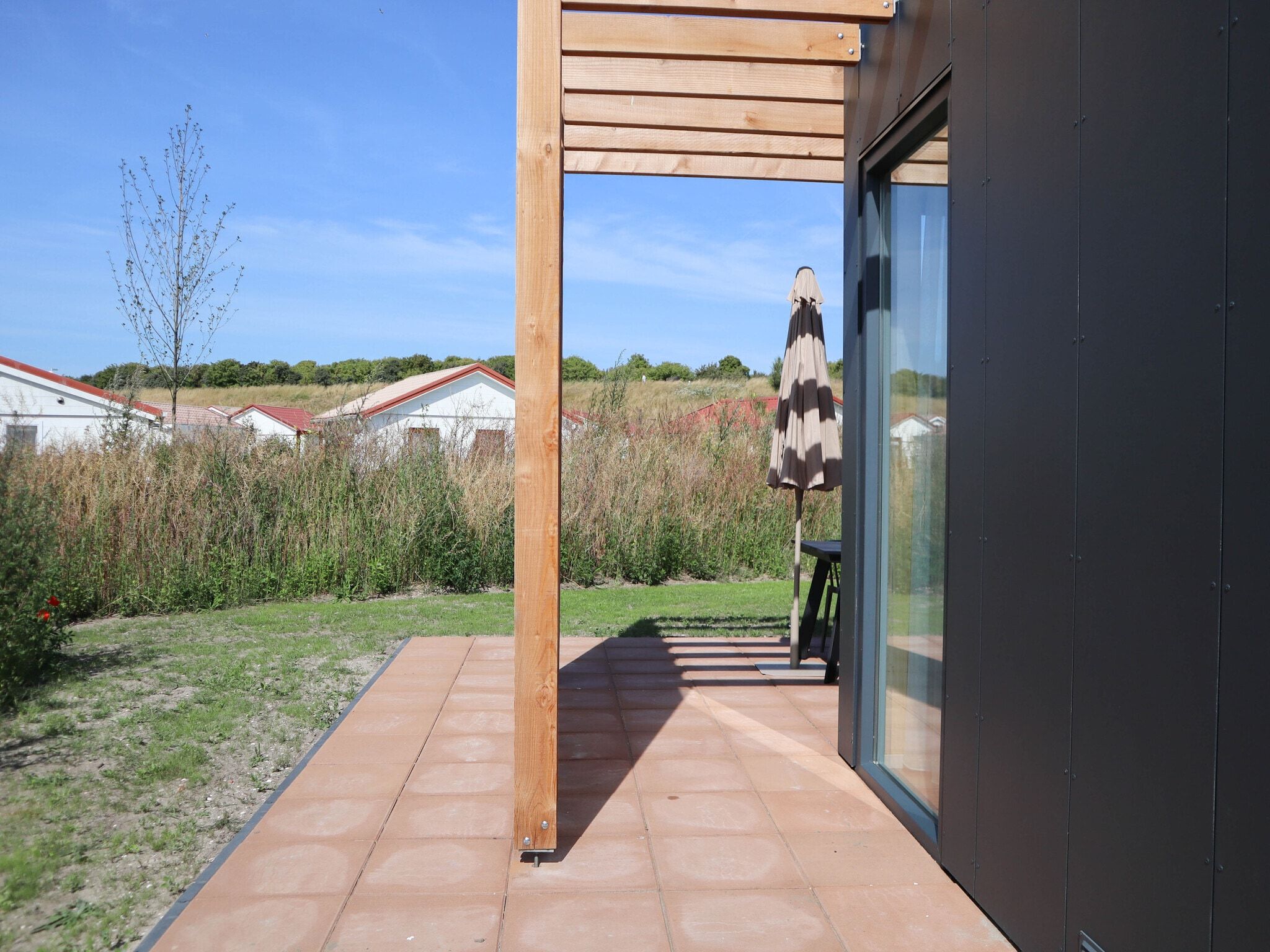 Het terras van Strandpark Vlugtenburg 15 in s Gravenzande