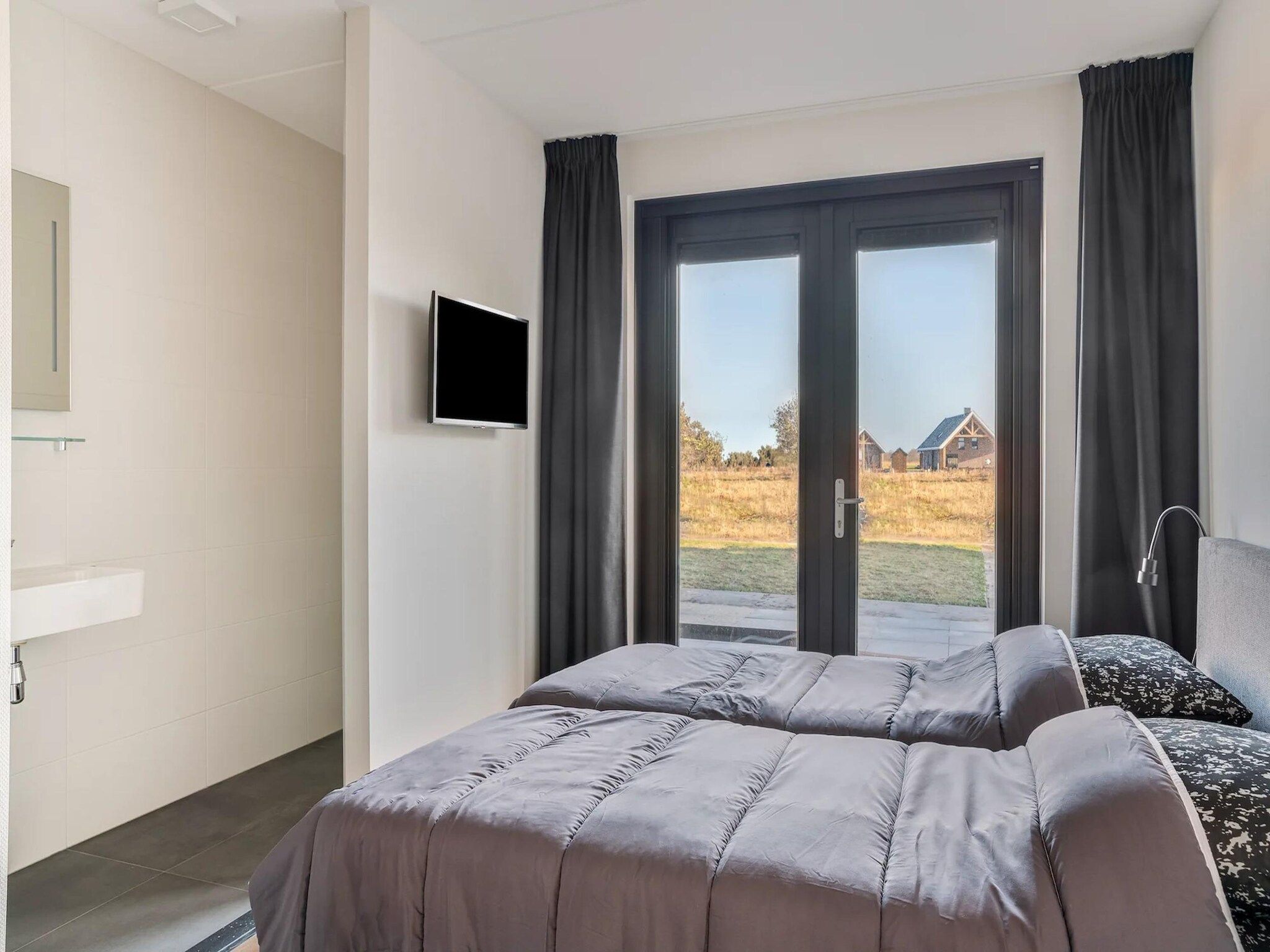 Een slaapkamer van Patrijs Wellness Plus 8 in Noardburgum