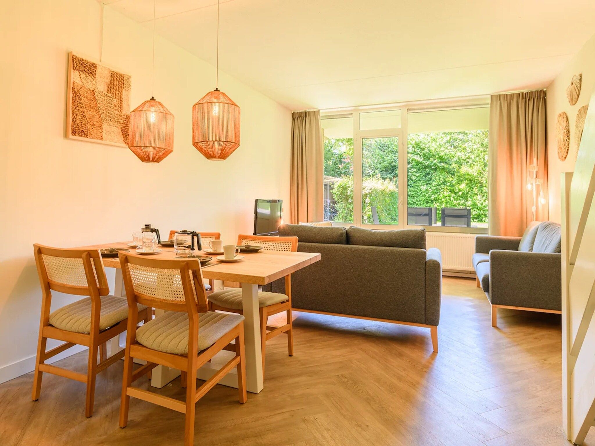 De eetkamer van Appartement Senno 6 in Bruinisse