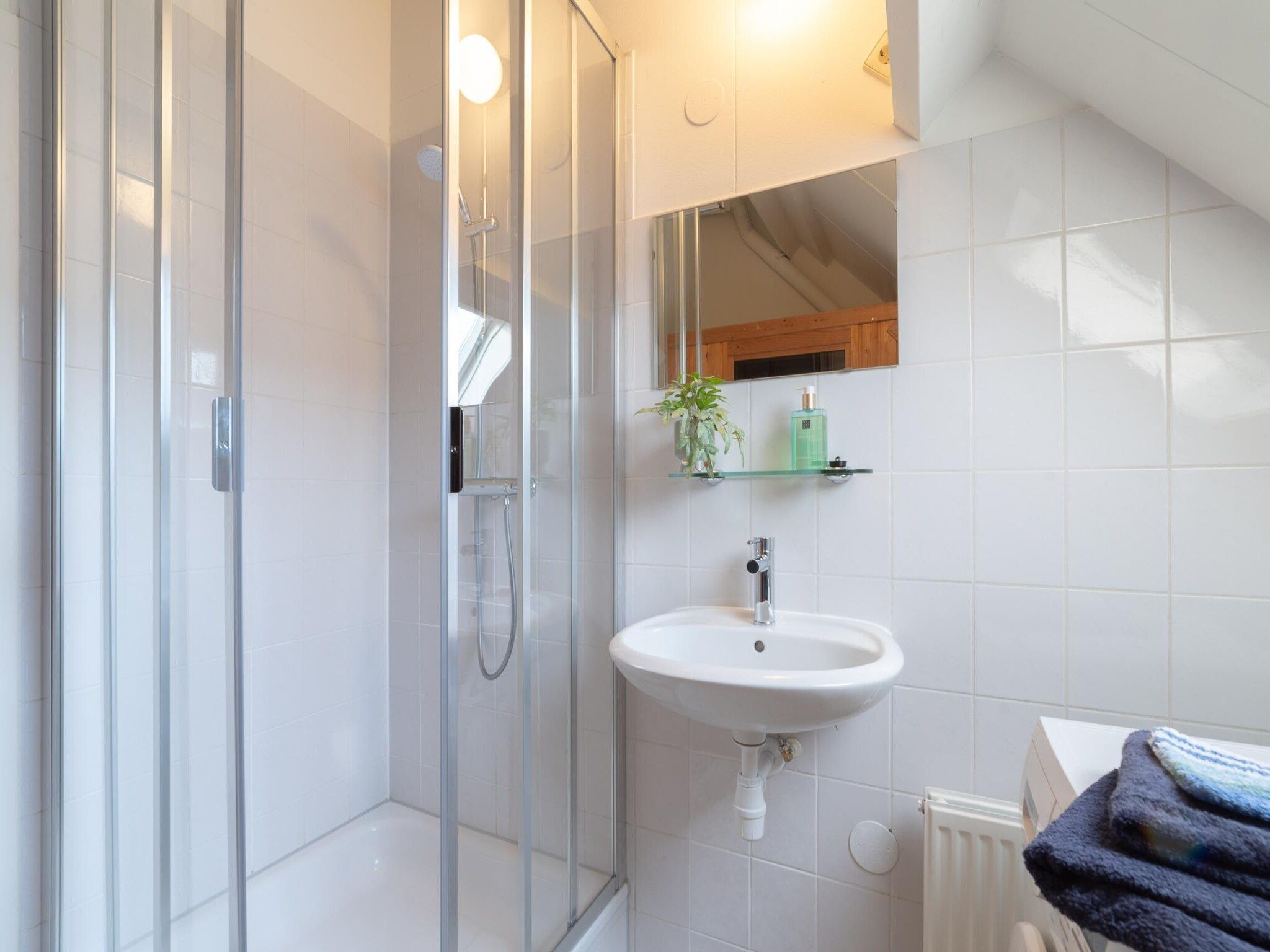 De badkamer van Villapark De Oesterbaai 63 in Wemeldinge