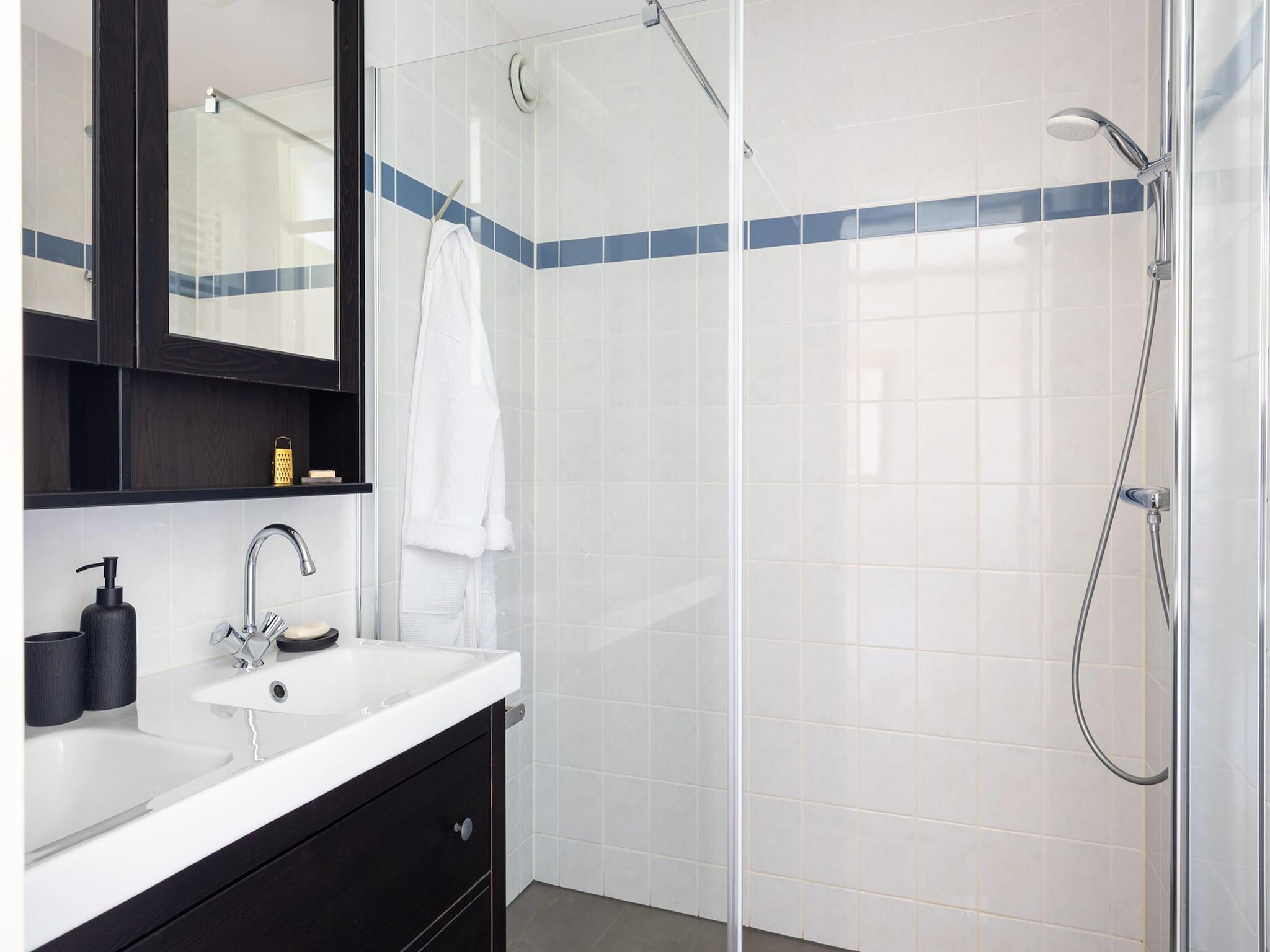 De badkamer van Alkmaar 12 in Andijk