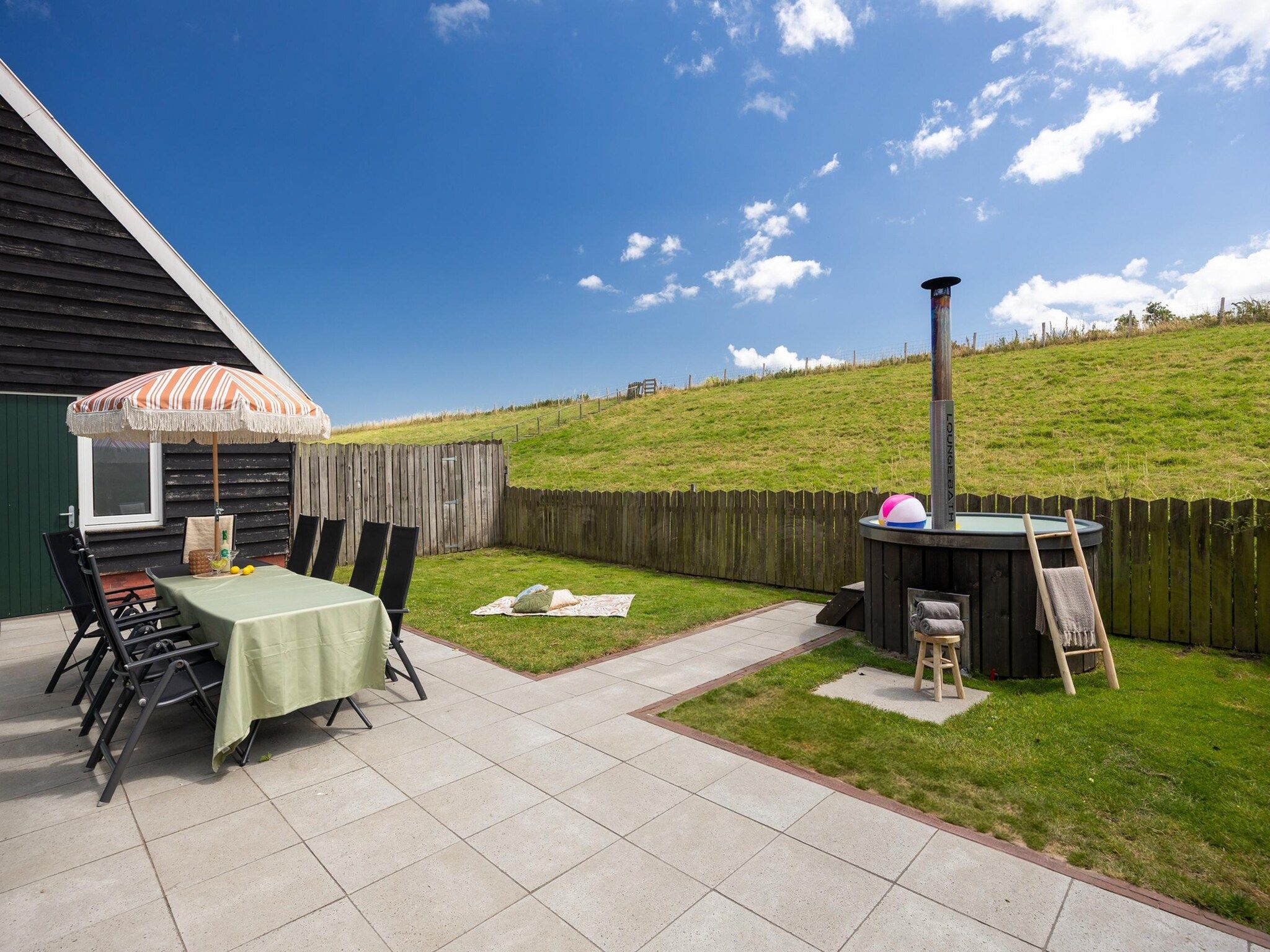 Het terras van Andijk 15 in Andijk