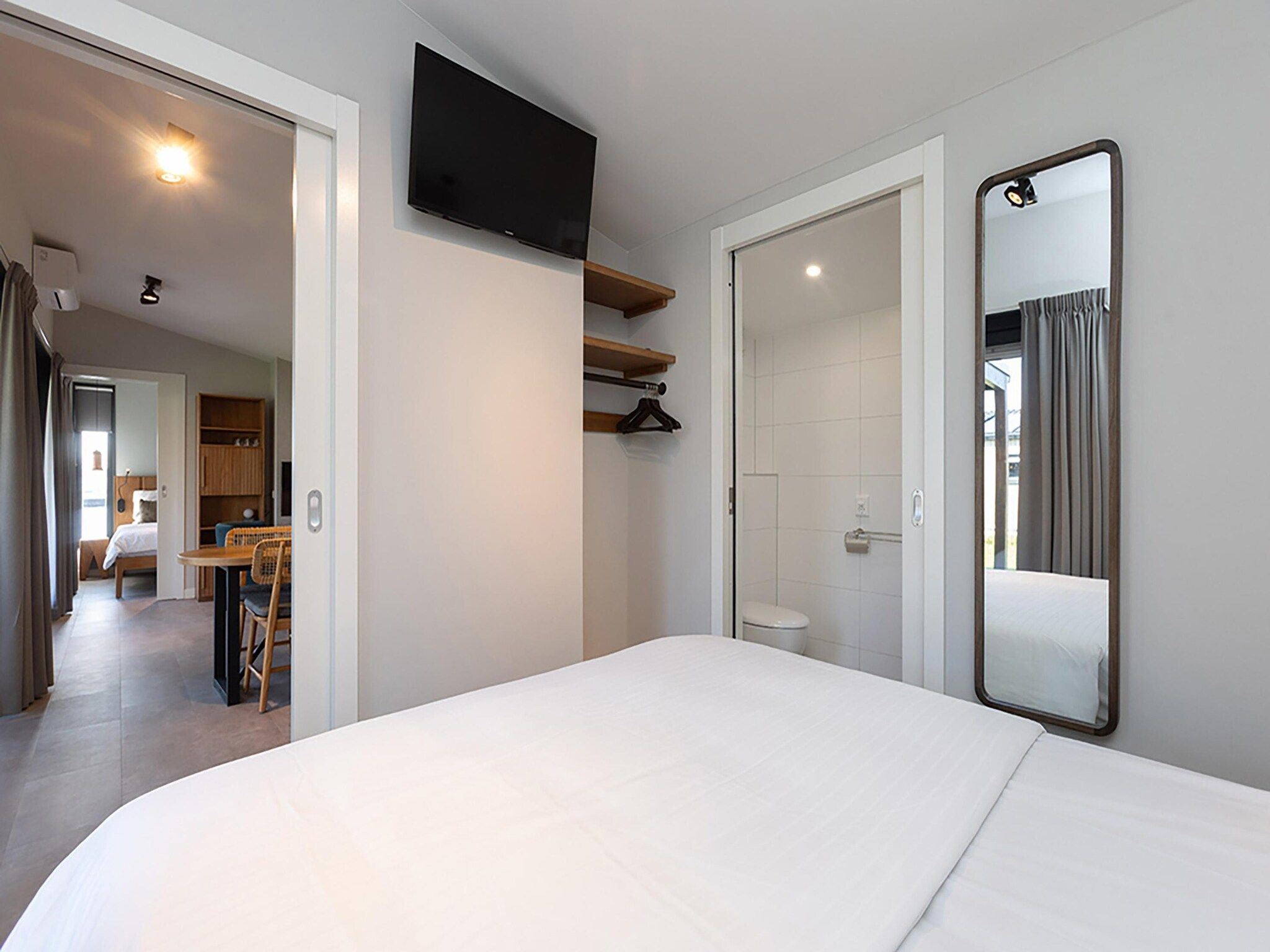 Een slaapkamer van Docklodge 28 in Delfstrahuizen