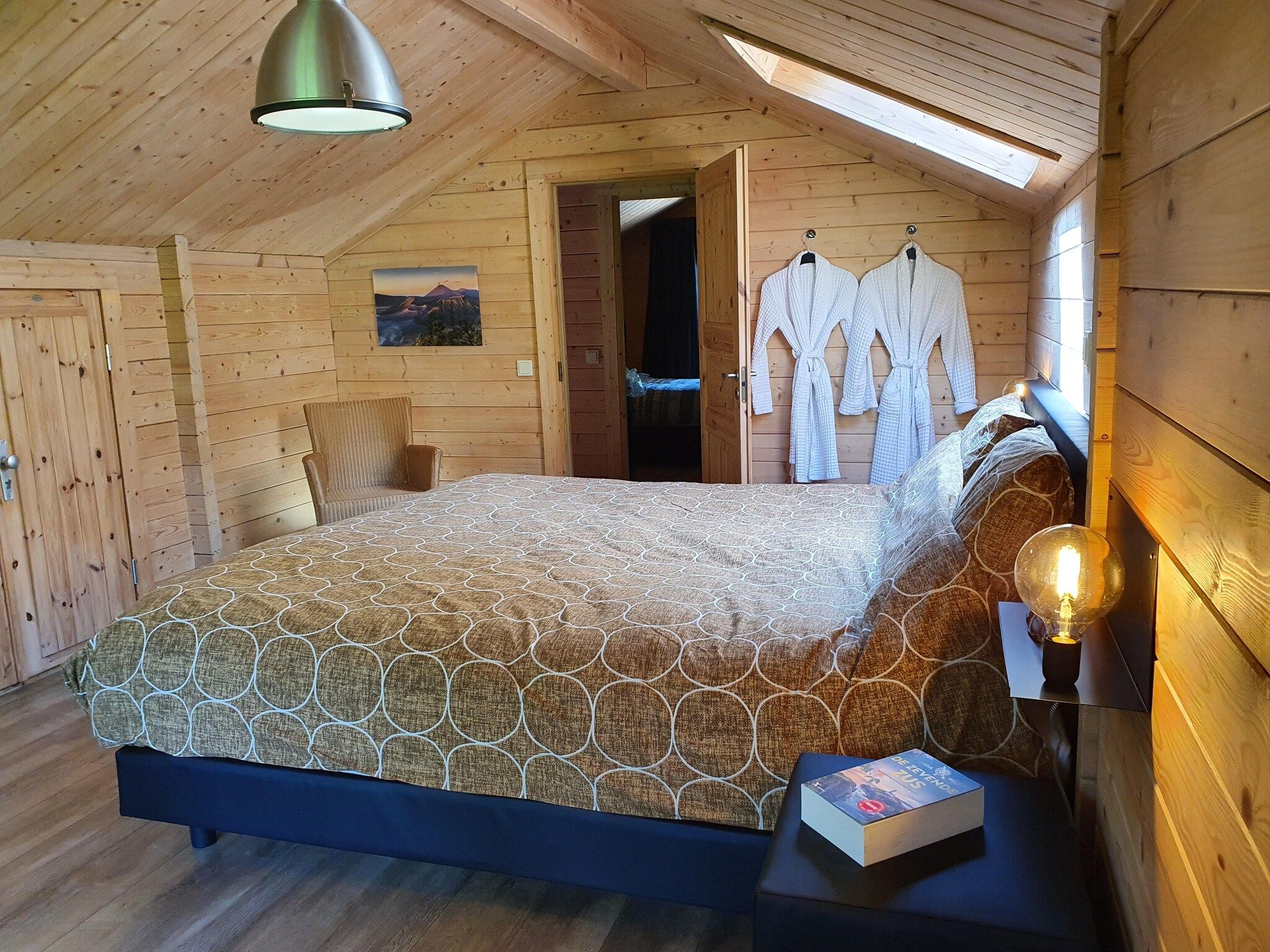 Een slaapkamer van 6-persoons luxe bosvilla Casa Madeira in Markelo