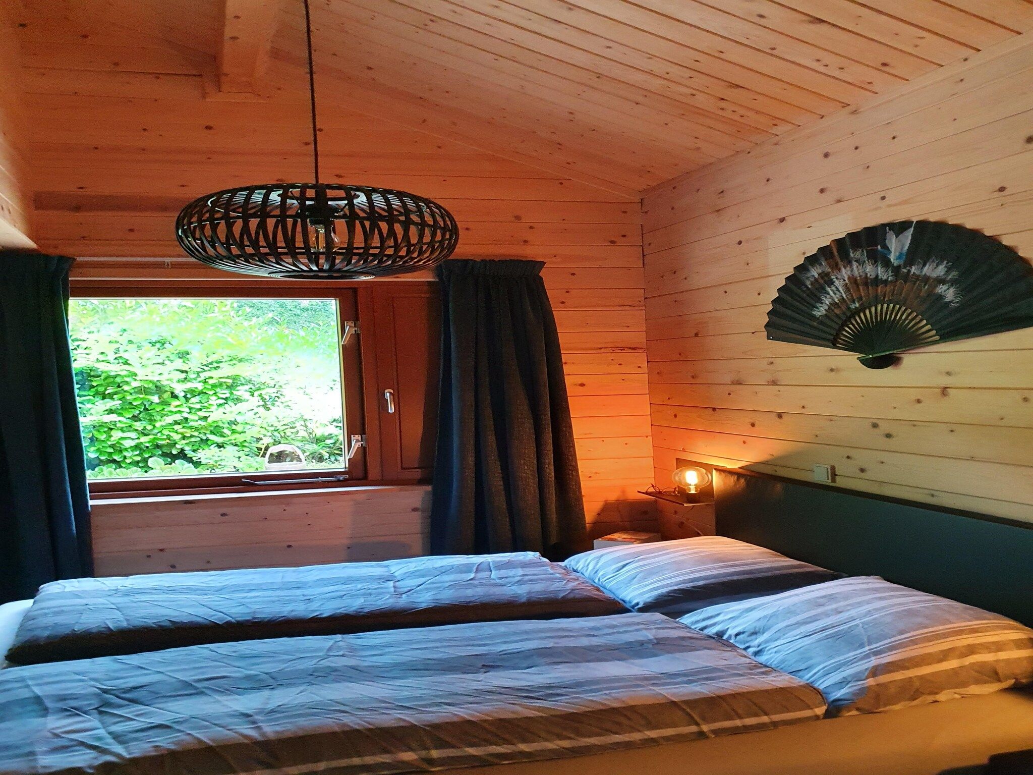 Een slaapkamer van 6-persoons luxe bosvilla Casa Madeira in Markelo