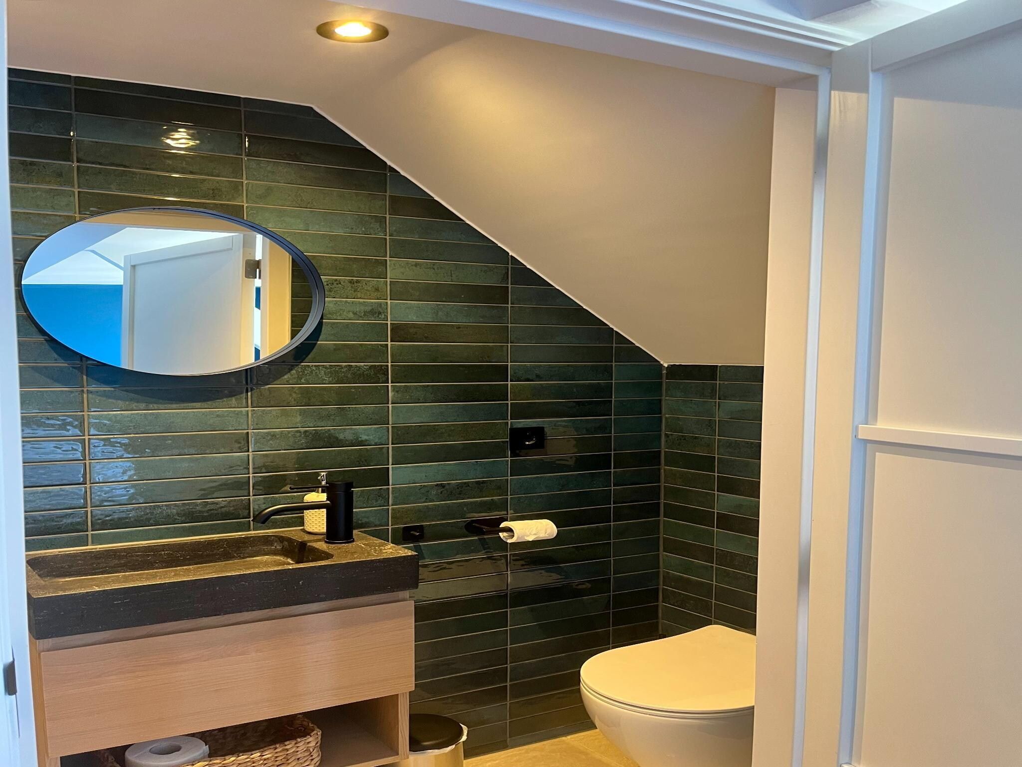 De badkamer van Groepsaccommodatie met 10 luxe tweepersoons kamers in Scherpenzeel (FR)