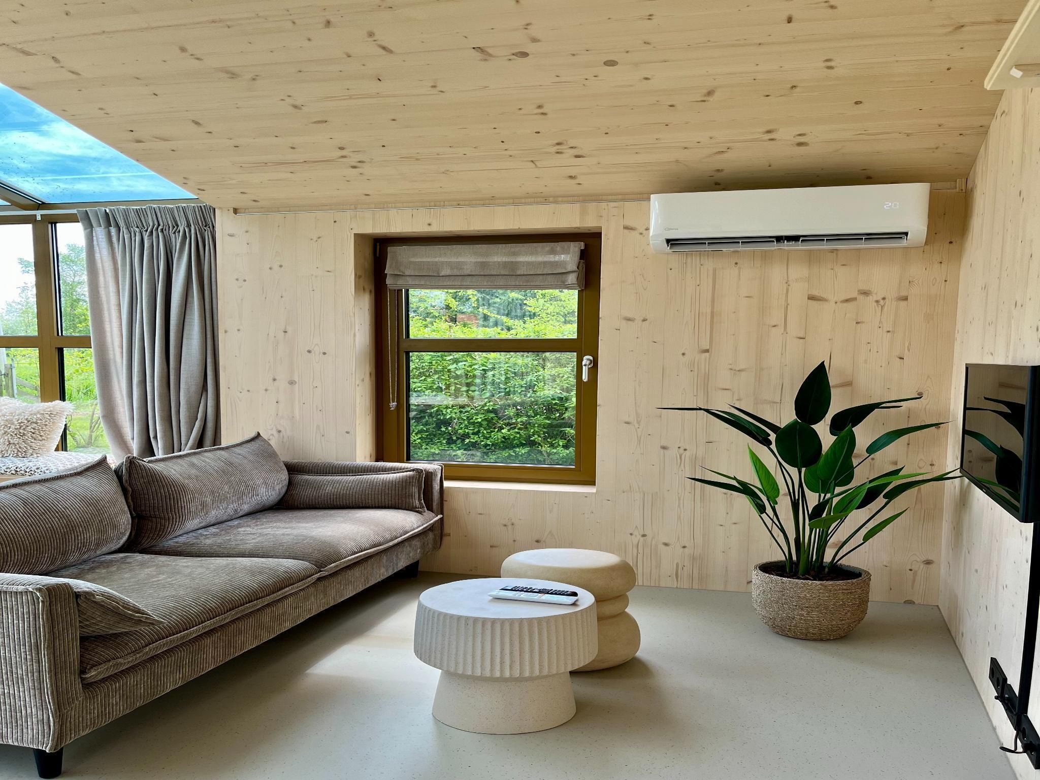 De woonkamer van Groepsaccommodatie + 4 large greenhouses (36 personen) in Scherpenzeel (FR)