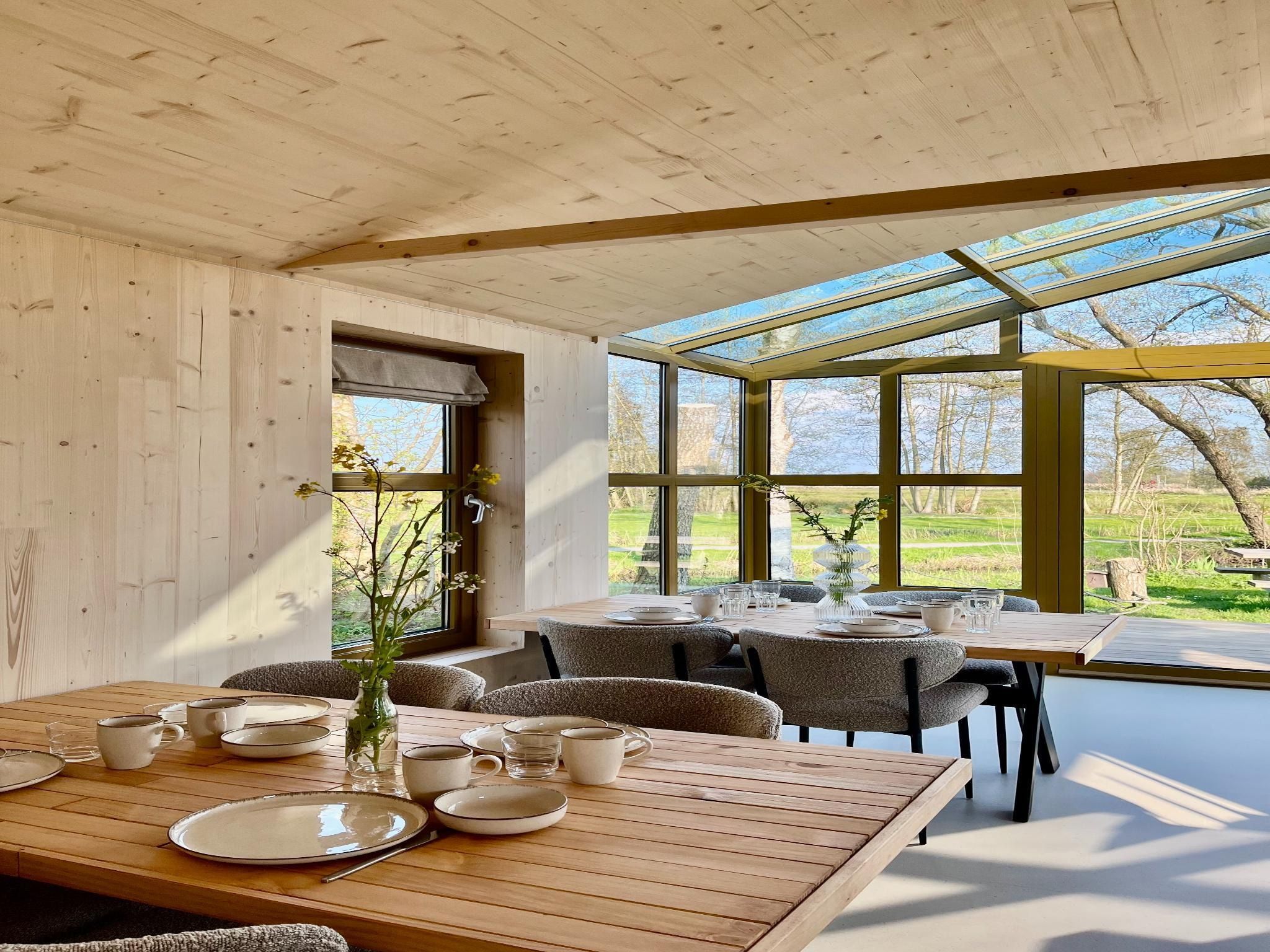 De eetkamer van Groepsaccommodatie + 4 large greenhouses (36 personen) in Scherpenzeel (FR)