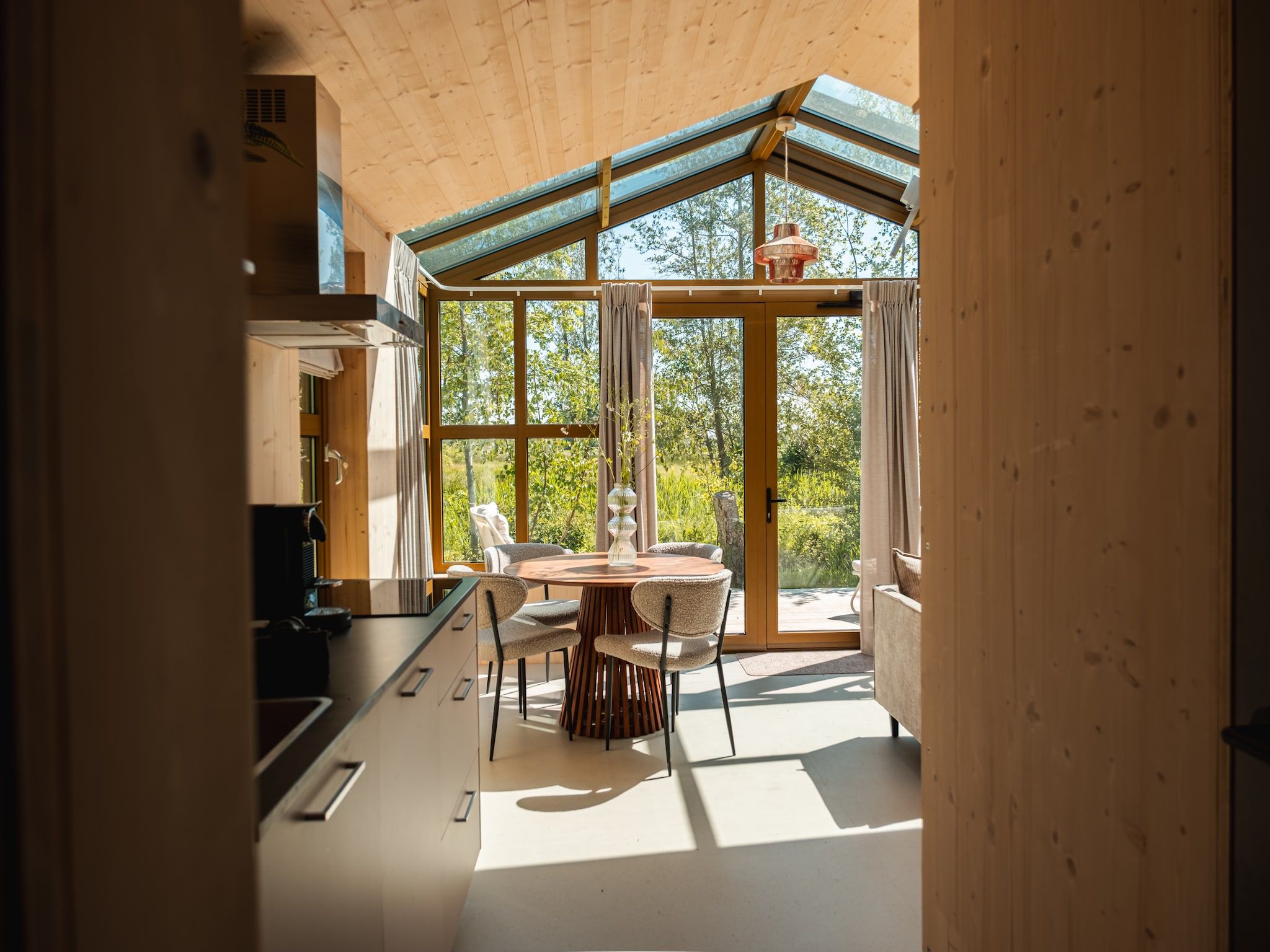 De eetkamer van Groepsruimte i.c.m. 4 large greenhouses in Scherpenzeel (FR)