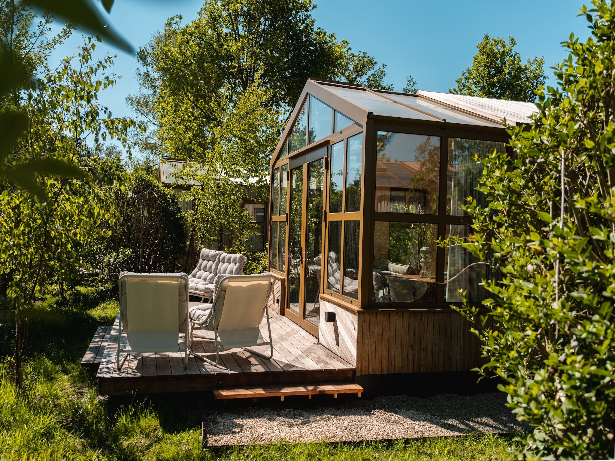 De tuin van Groepsruimte i.c.m. 4 large greenhouses in Scherpenzeel (FR)
