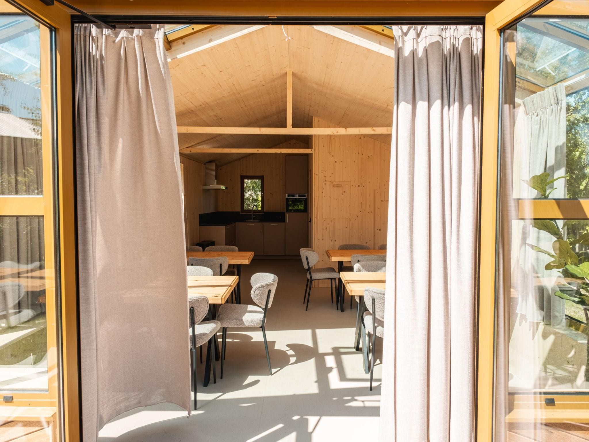 Groepsruimte i.c.m. 4 large greenhouses in Scherpenzeel (FR) - Foto 23 van 39