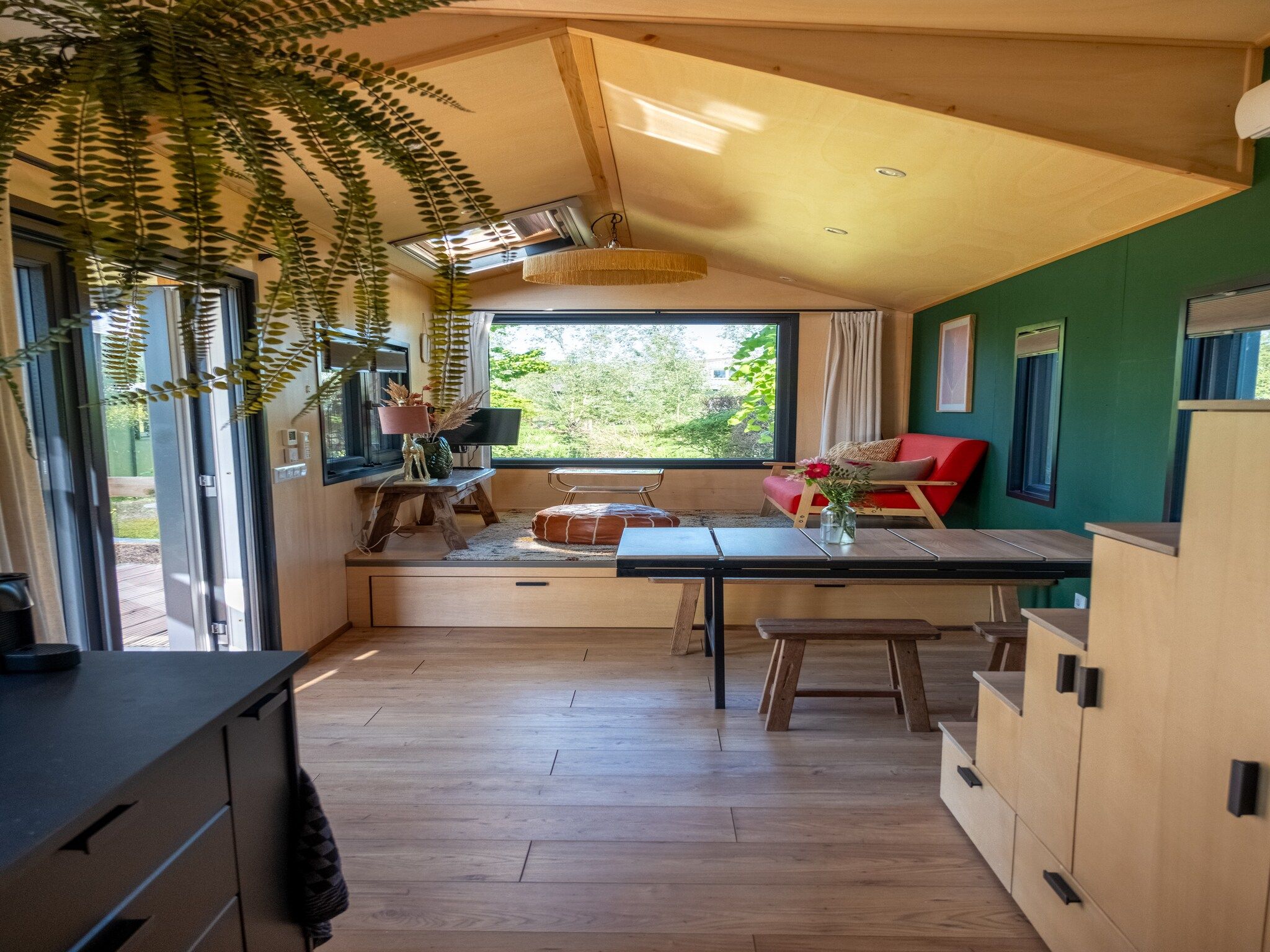 De eetkamer van Groepsruimte i.c.m. 4 tiny greenhouses in Scherpenzeel (FR)