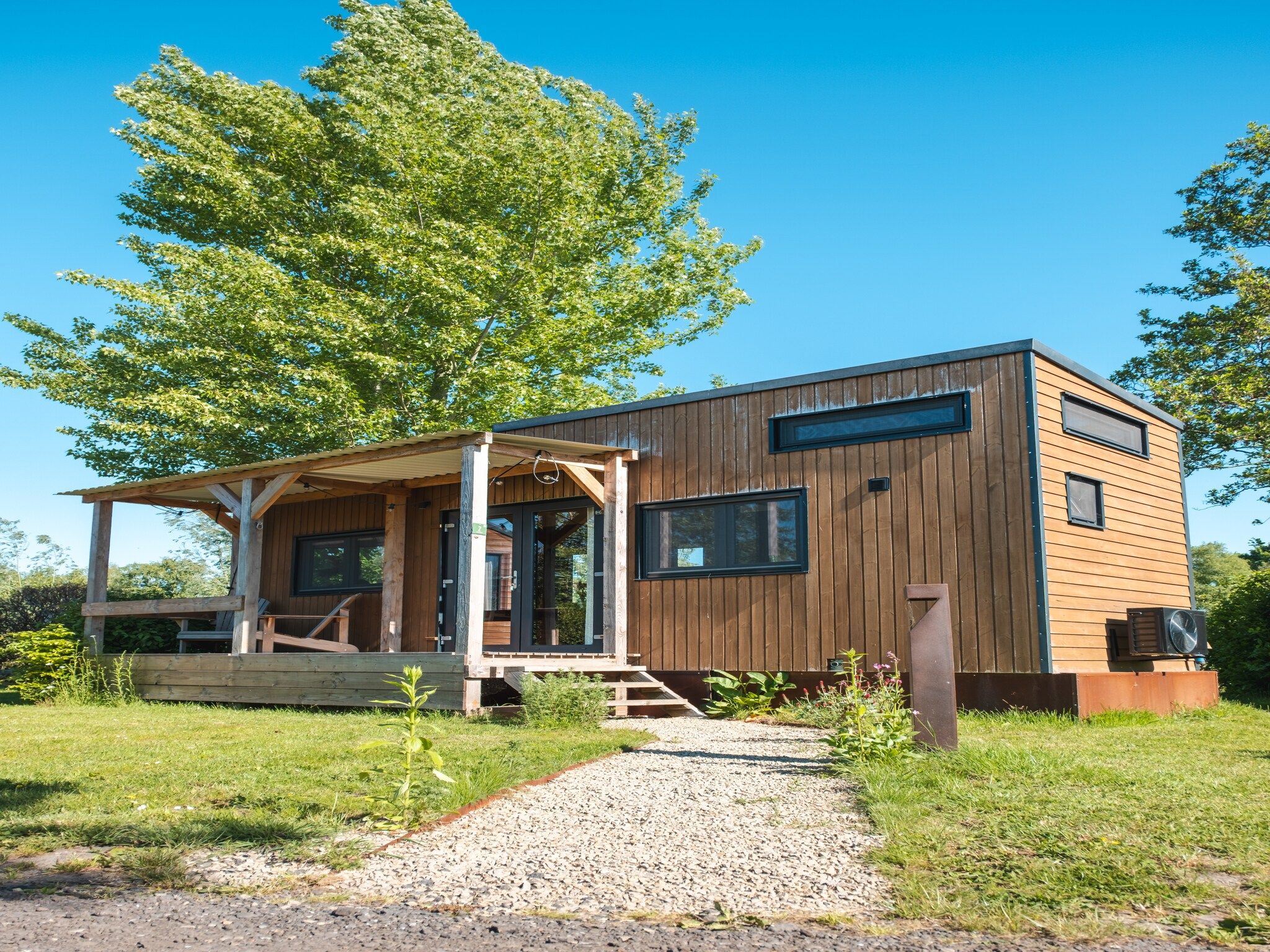 De buitenkant van Groepsruimte i.c.m. 4 tiny greenhouses in Scherpenzeel (FR)