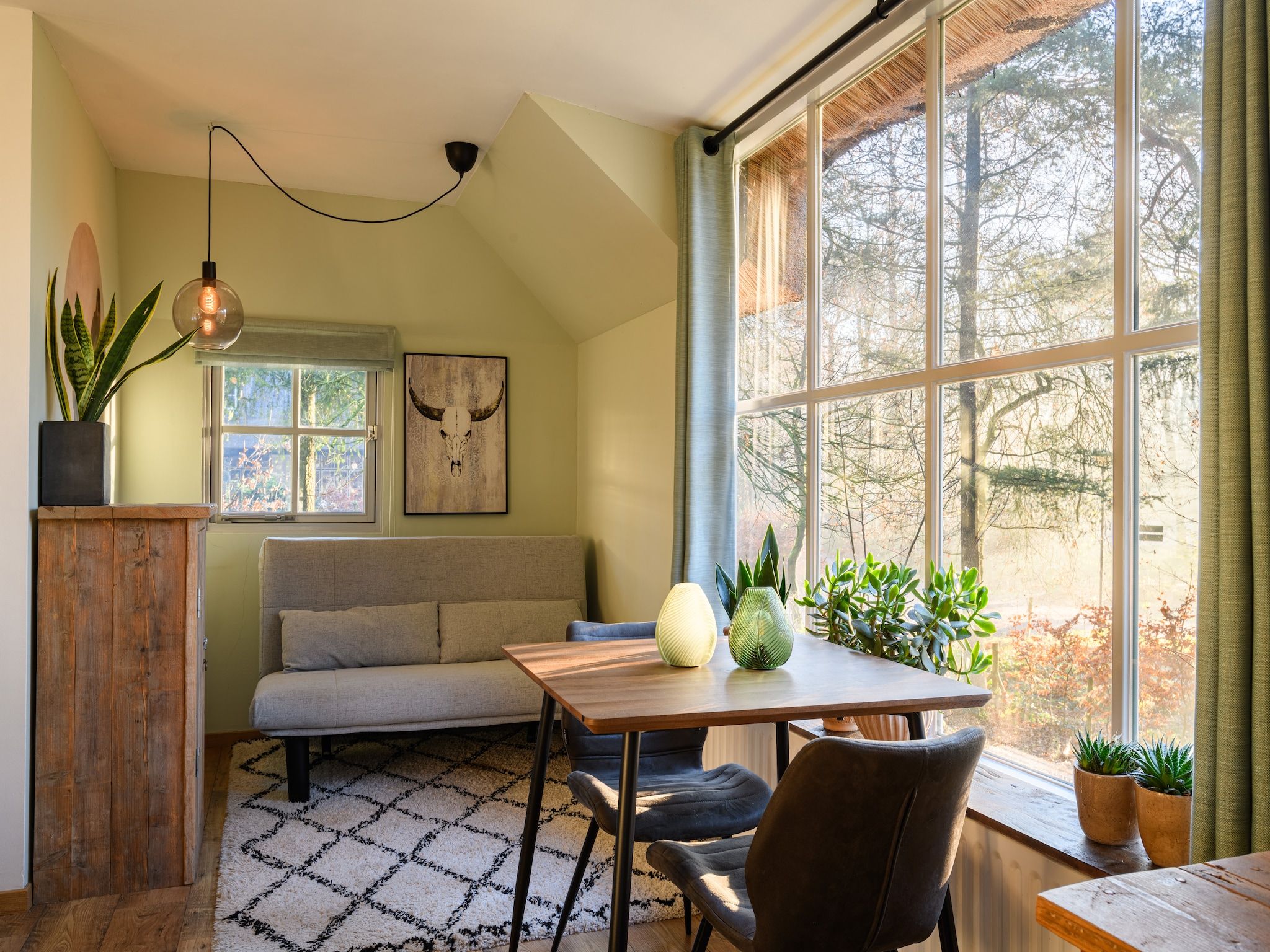 De eetkamer van Stuifhoeve 2 De Luxe in Herpen