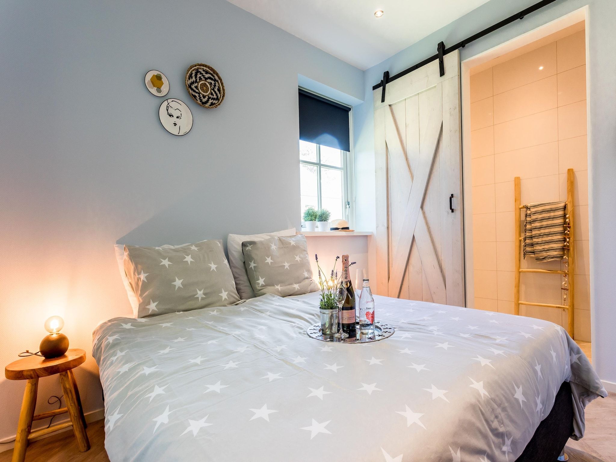 Een slaapkamer van Bungalowpark de Gouden Spar 6 in Noordwijk