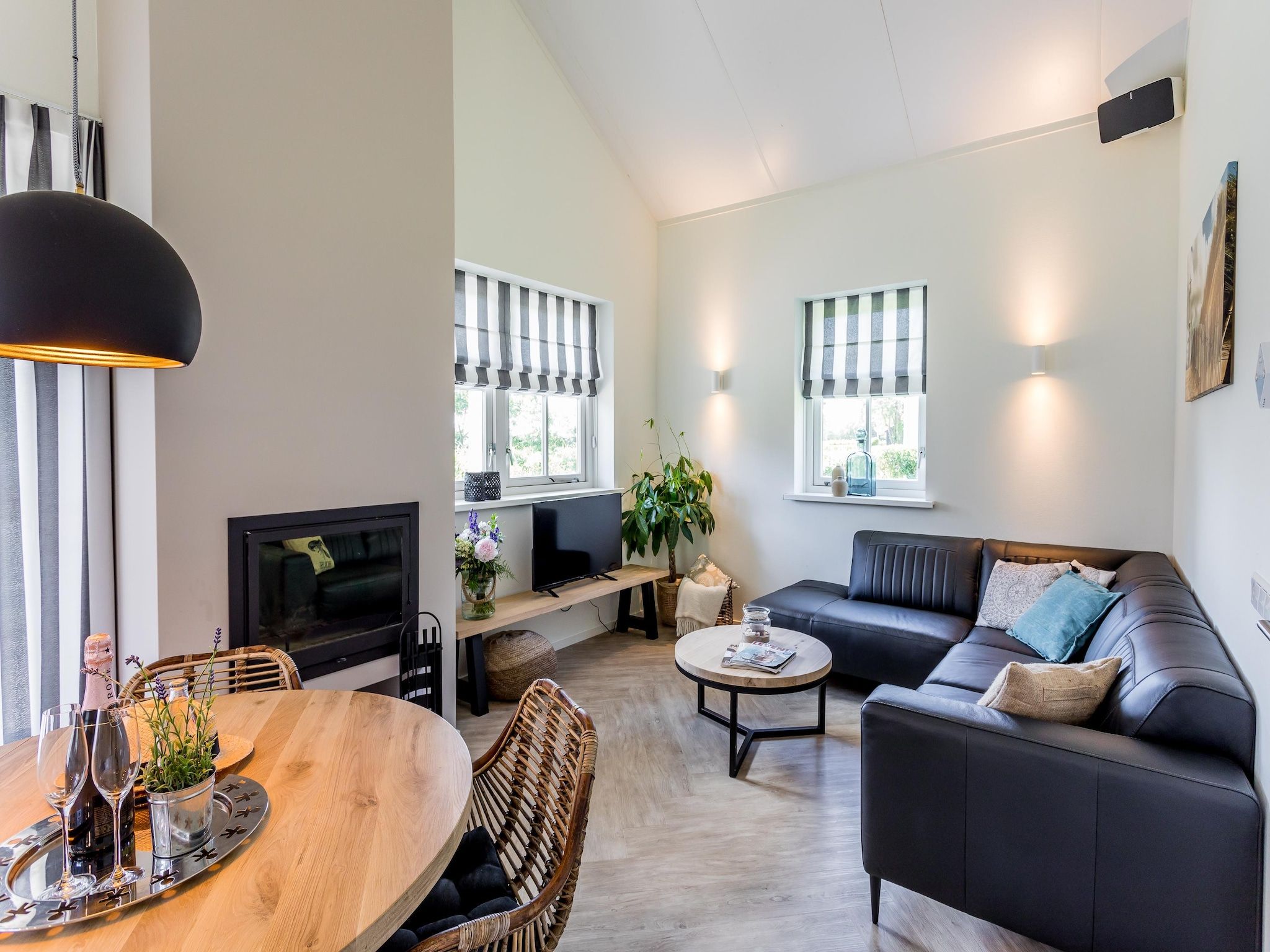 De woonkamer van Bungalowpark de Gouden Spar 6 in Noordwijk