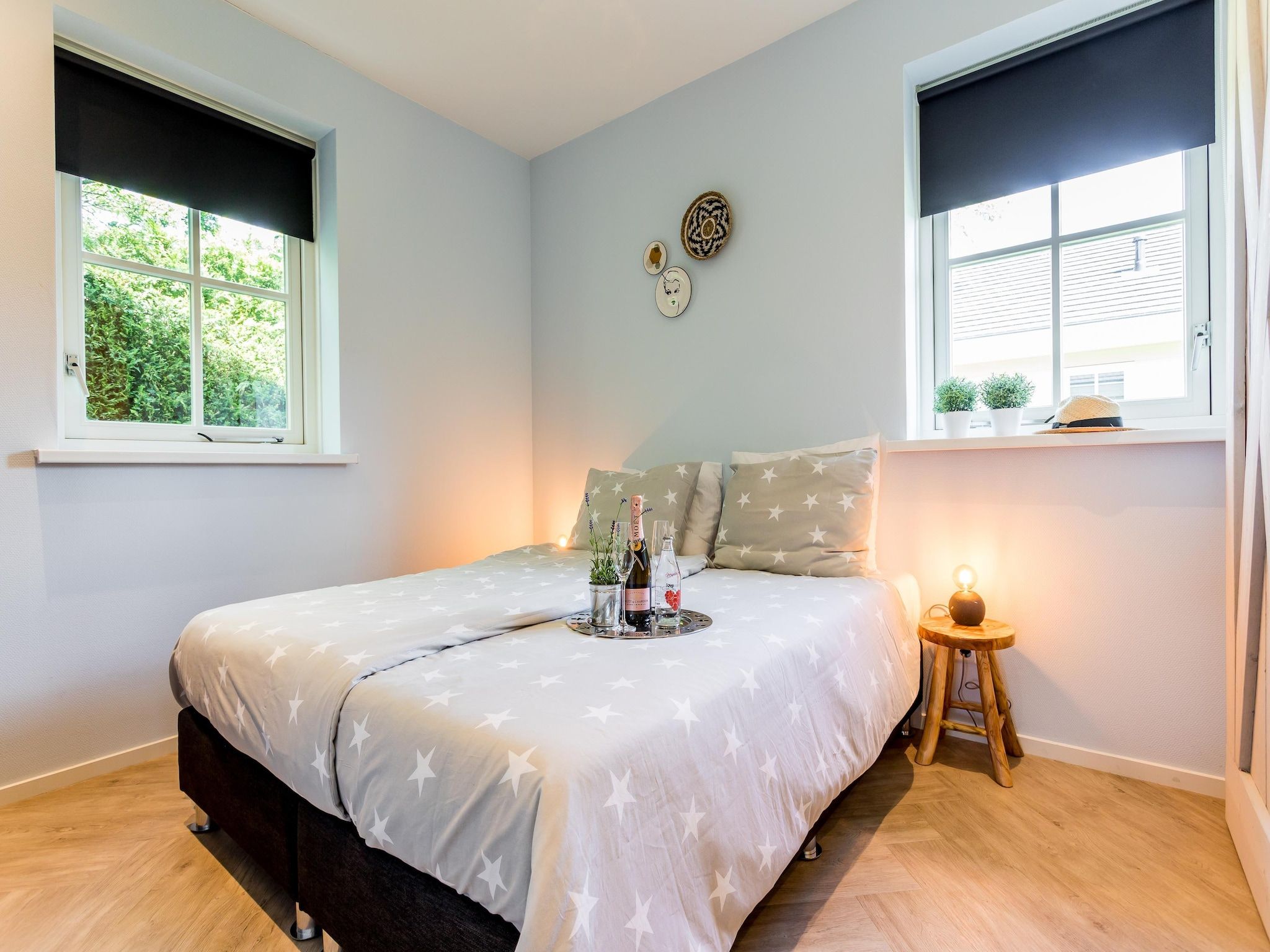 Een slaapkamer van Bungalowpark de Gouden Spar 6 in Noordwijk