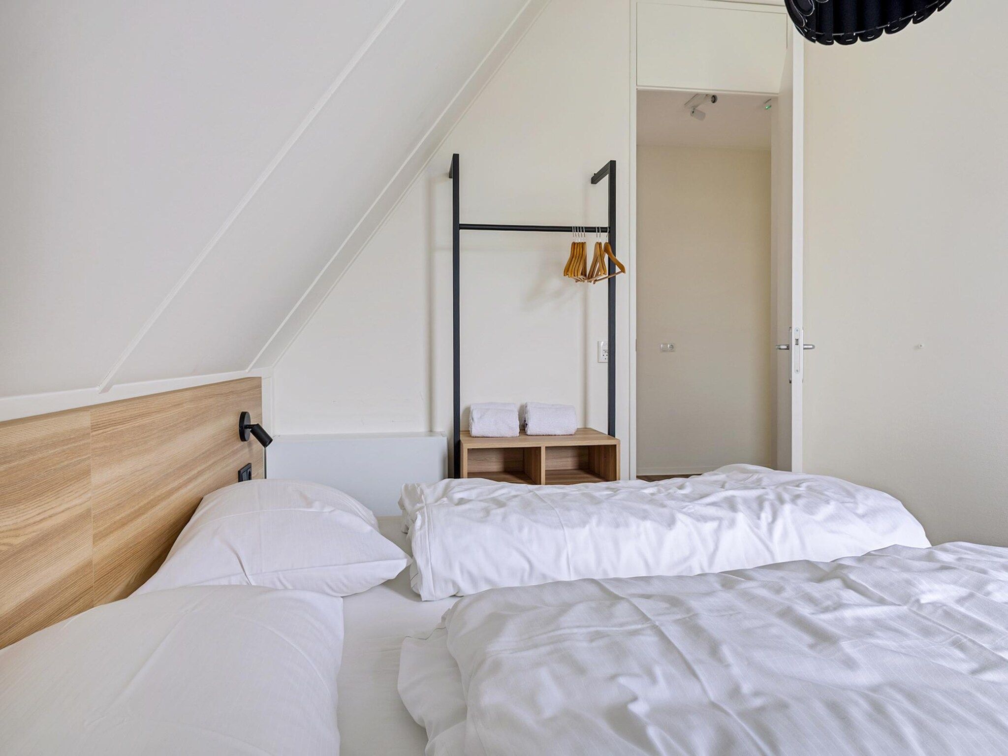 Een slaapkamer van Koggehuys Binnen in PS Opperdoes