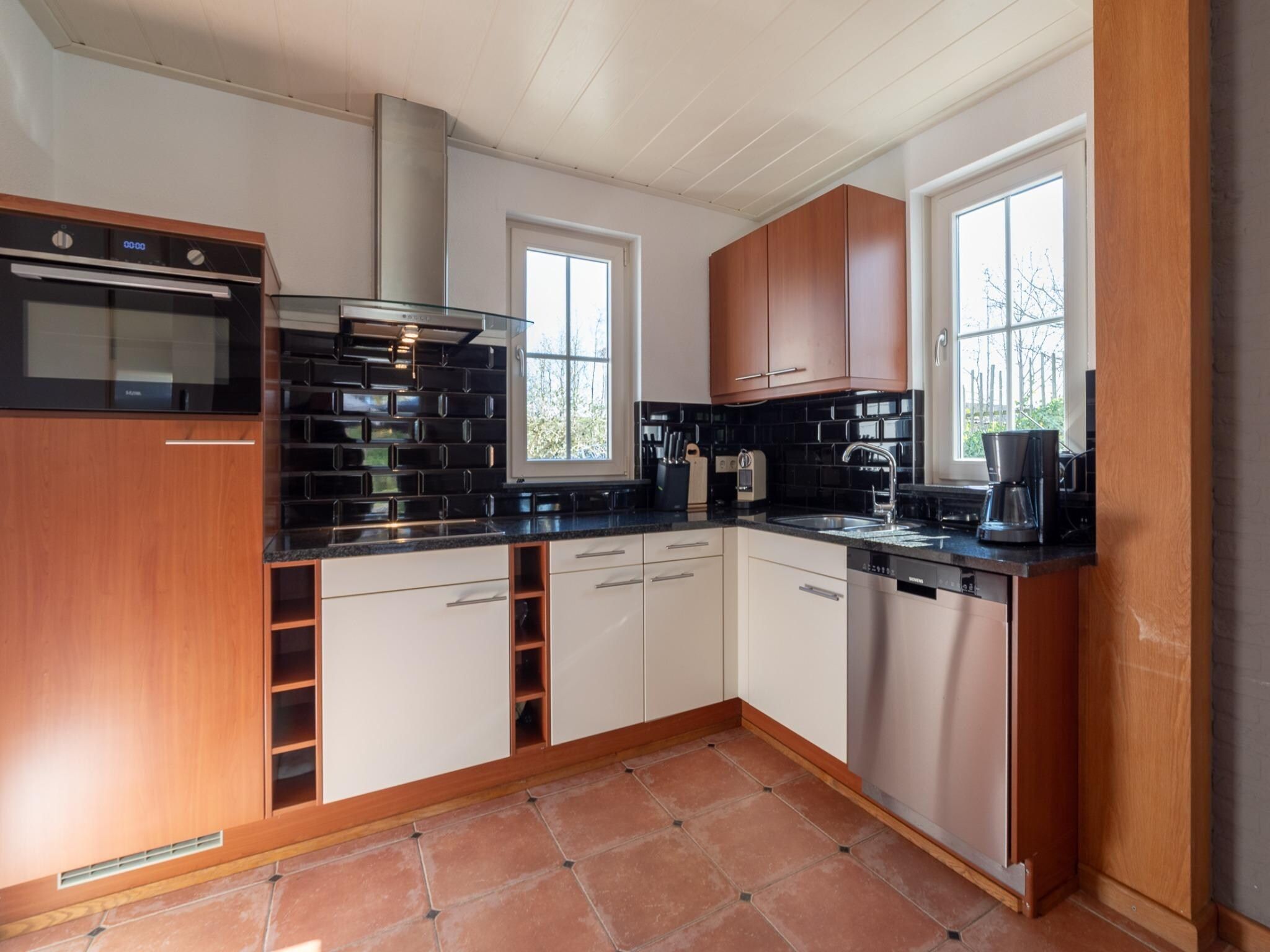 De keuken van Villapark De Oesterbaai 134 in Wemeldinge