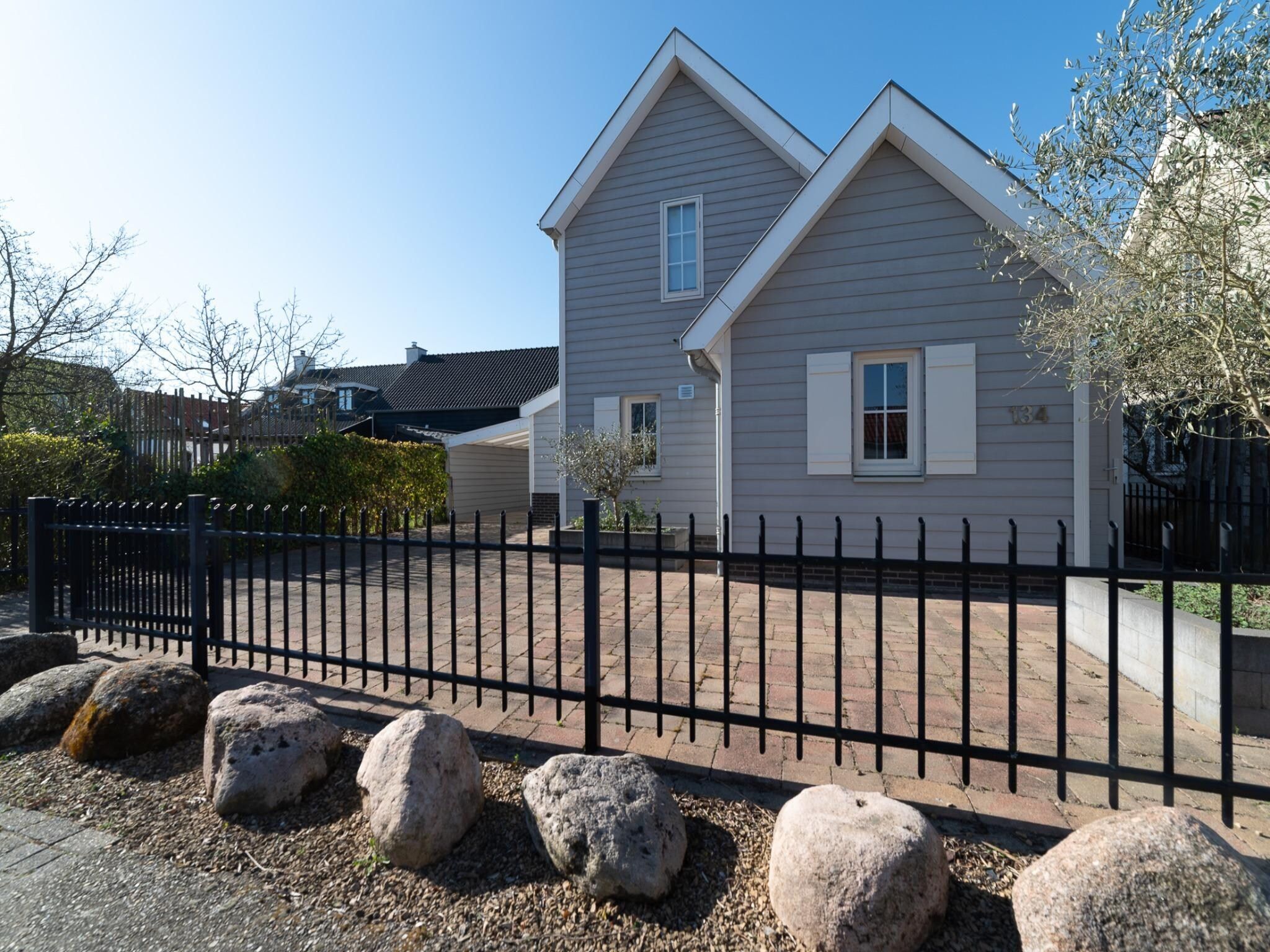 De buitenkant van Villapark De Oesterbaai 134 in Wemeldinge