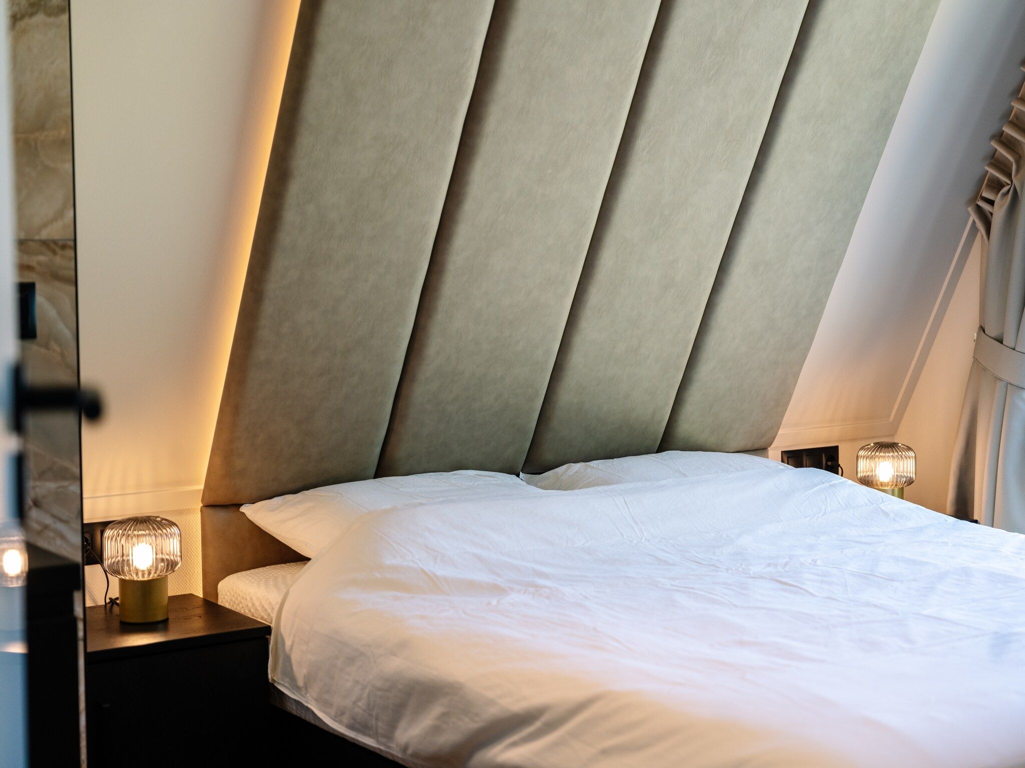 Een slaapkamer van Villa Watergloed | 10 personen in Waarland