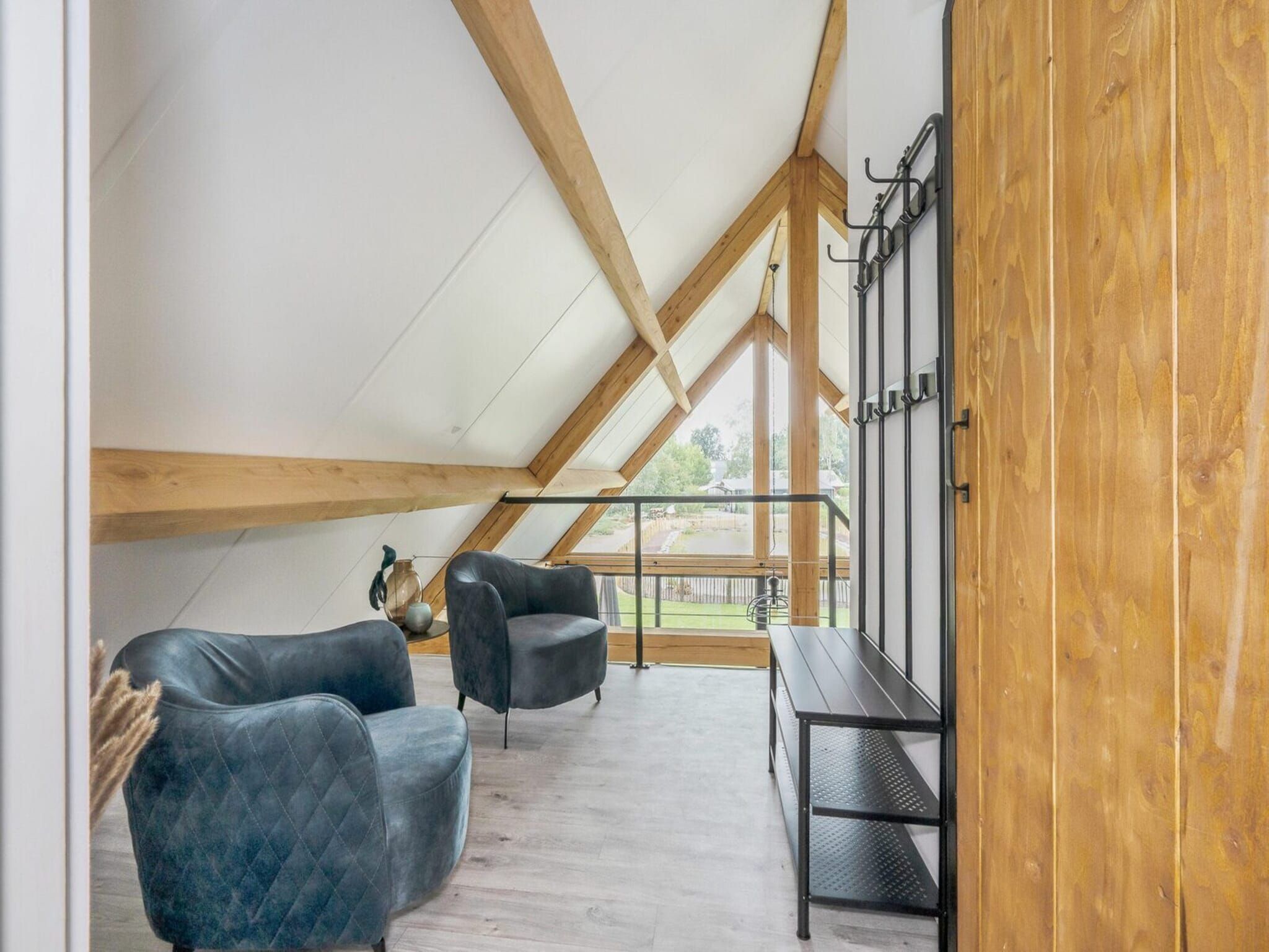 Het terras van Farm Lodge 687 in Baarle-nassau