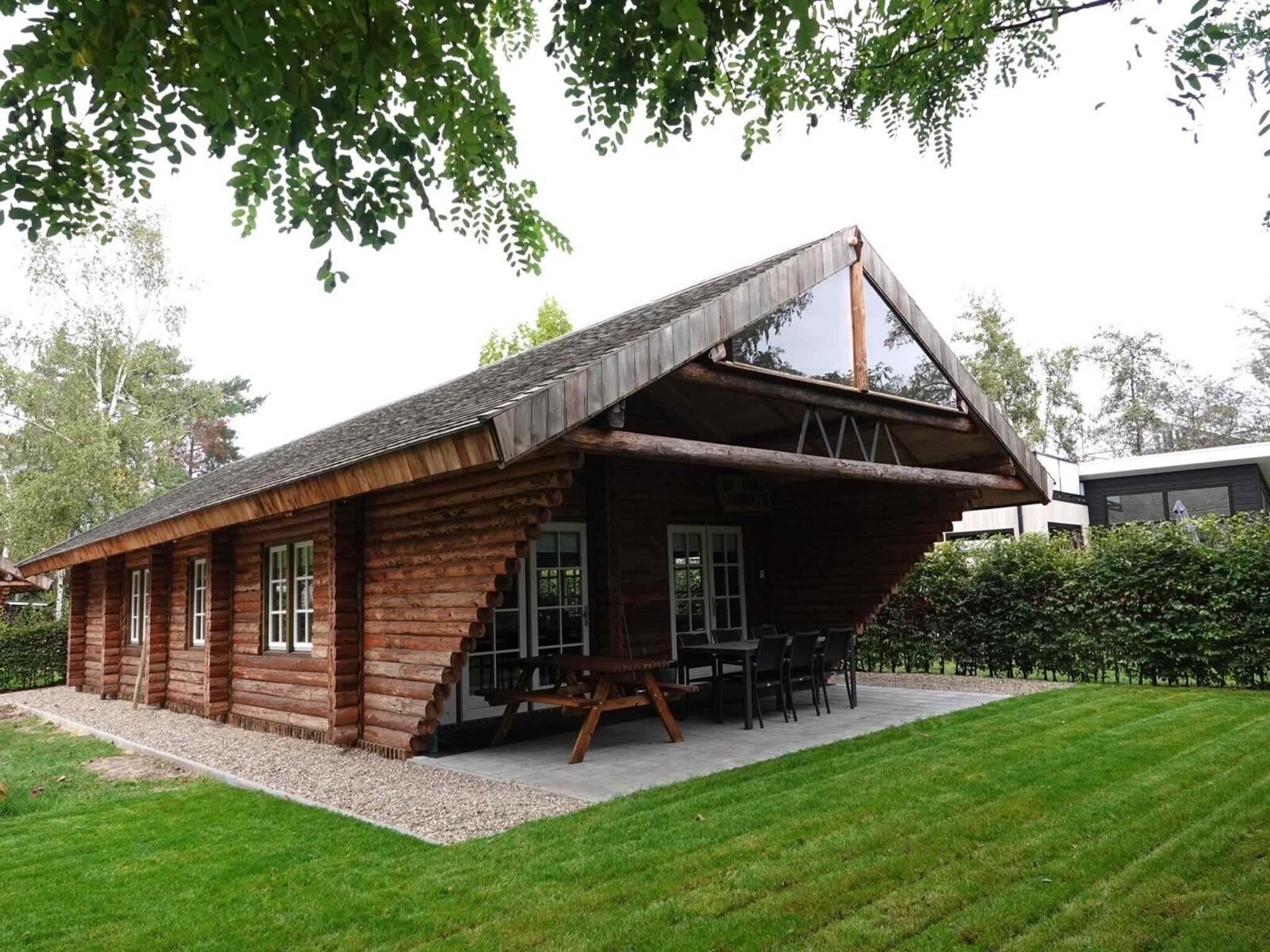 De buitenkant van Paalchalet 723 in Baarle-nassau