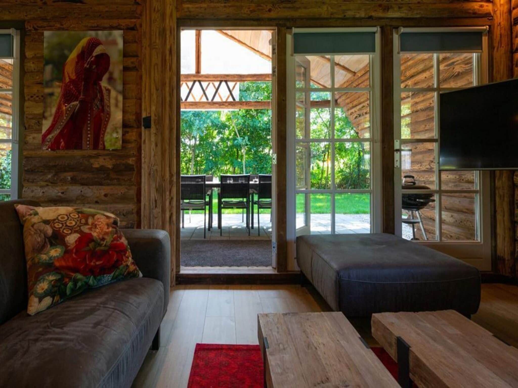 De woonkamer van Paalchalet 723 in Baarle-nassau