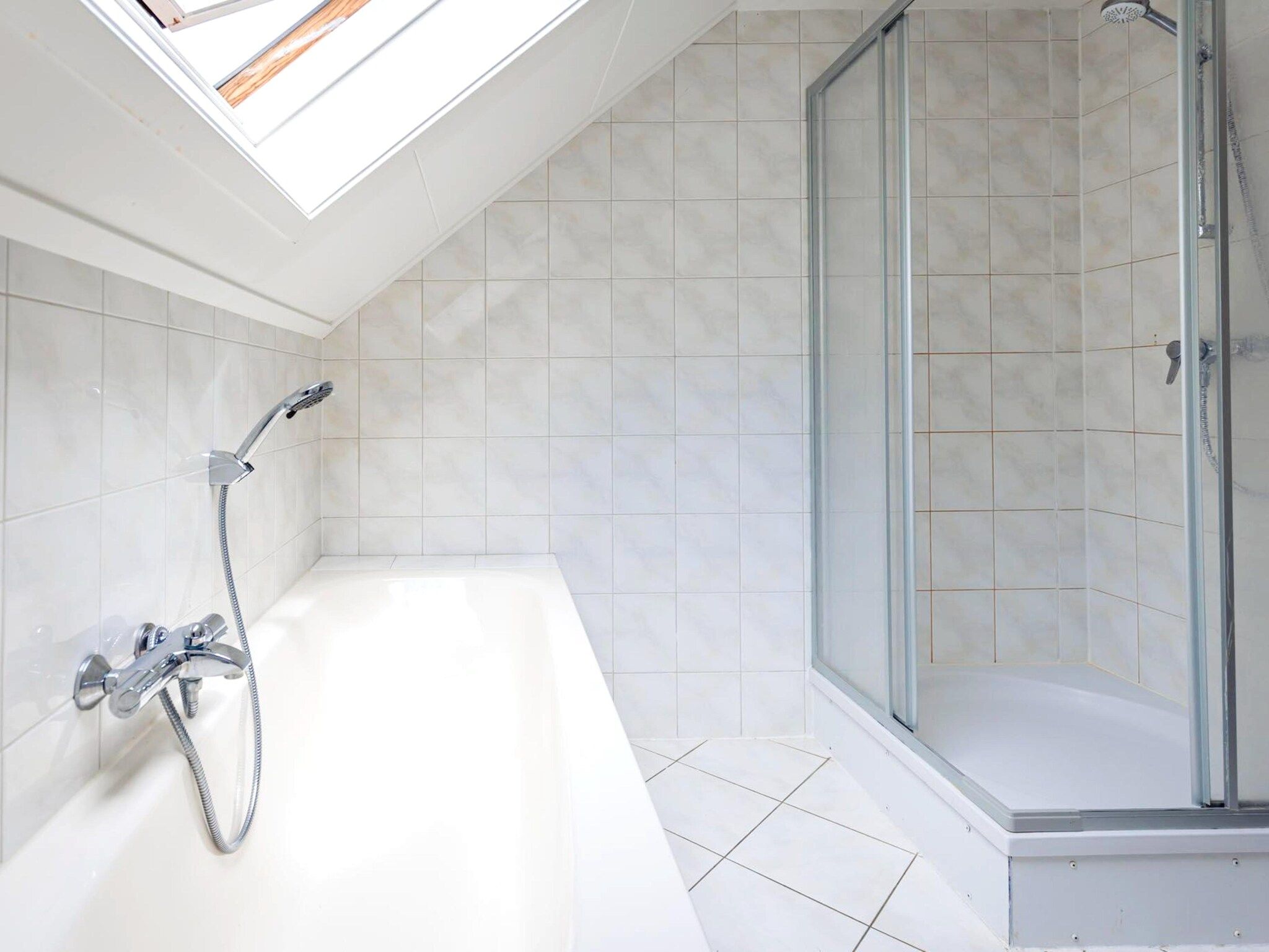 De badkamer van 8 - Persons Family bungalow in Ewijk