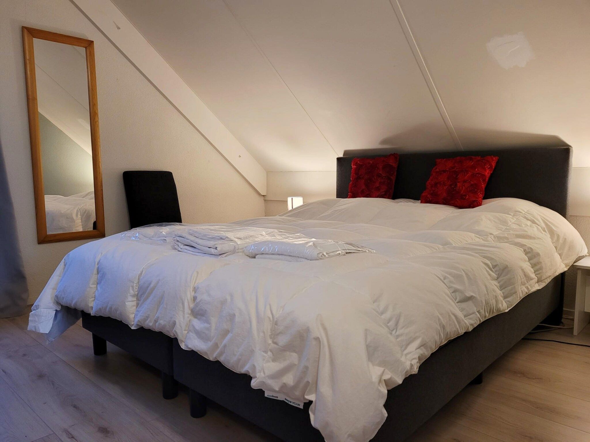 Een slaapkamer van 6 - Person Forest Pet & Family Bungalow in Ewijk