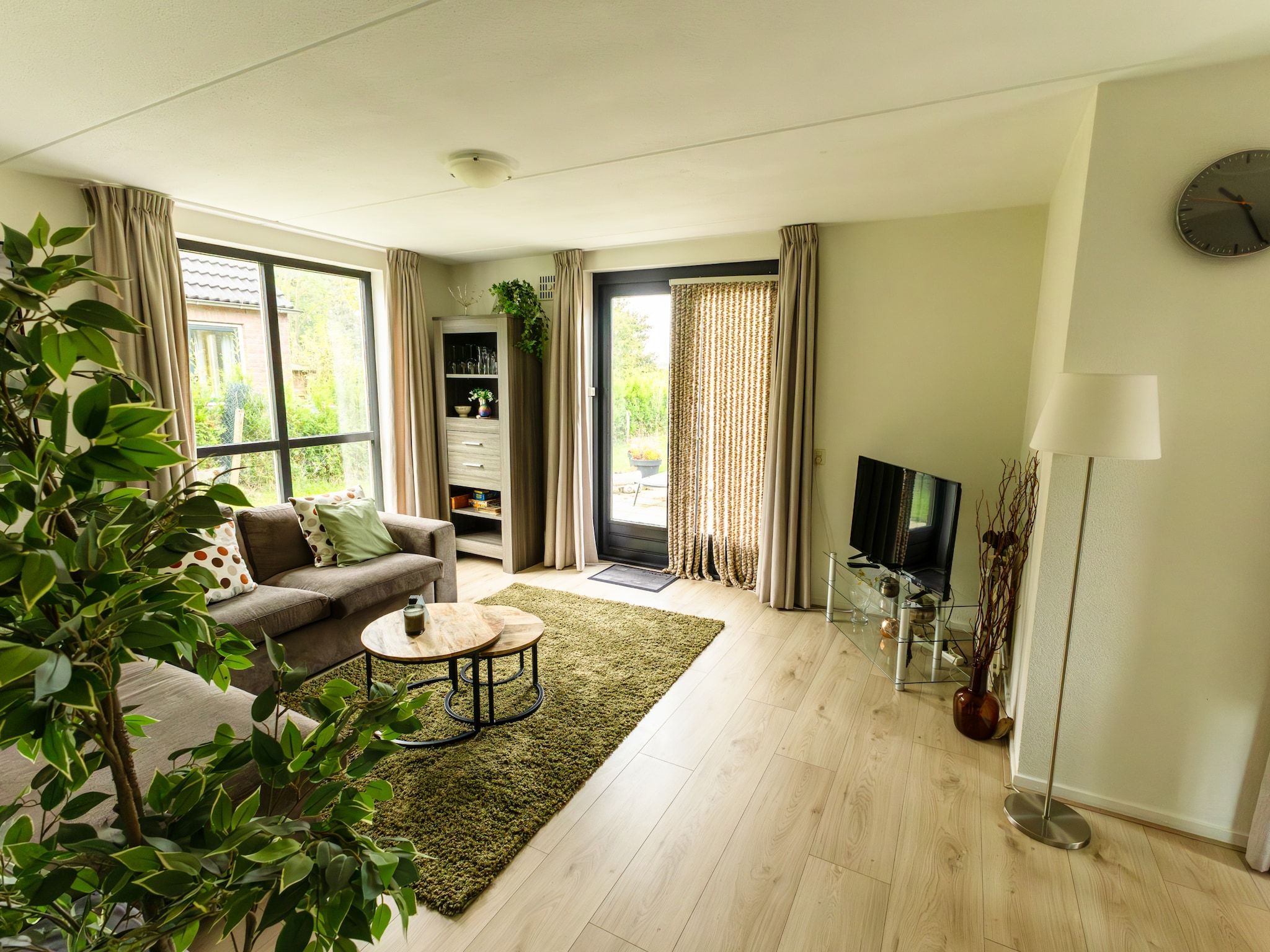 De woonkamer van 6 - Person Forest Pet & Family Bungalow in Ewijk