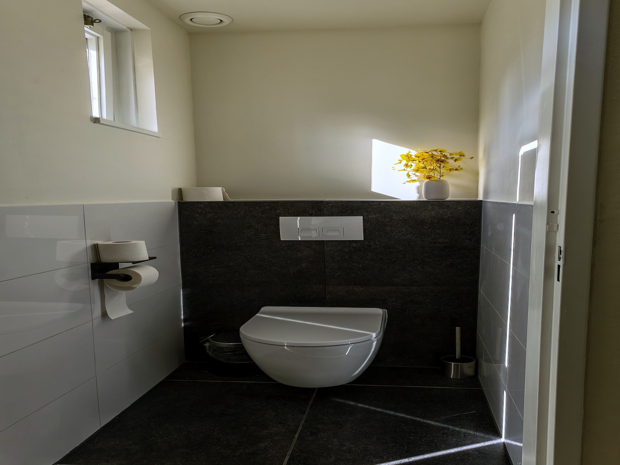 De badkamer van 6 - Persons Forest Bungalow (copy) in Ewijk