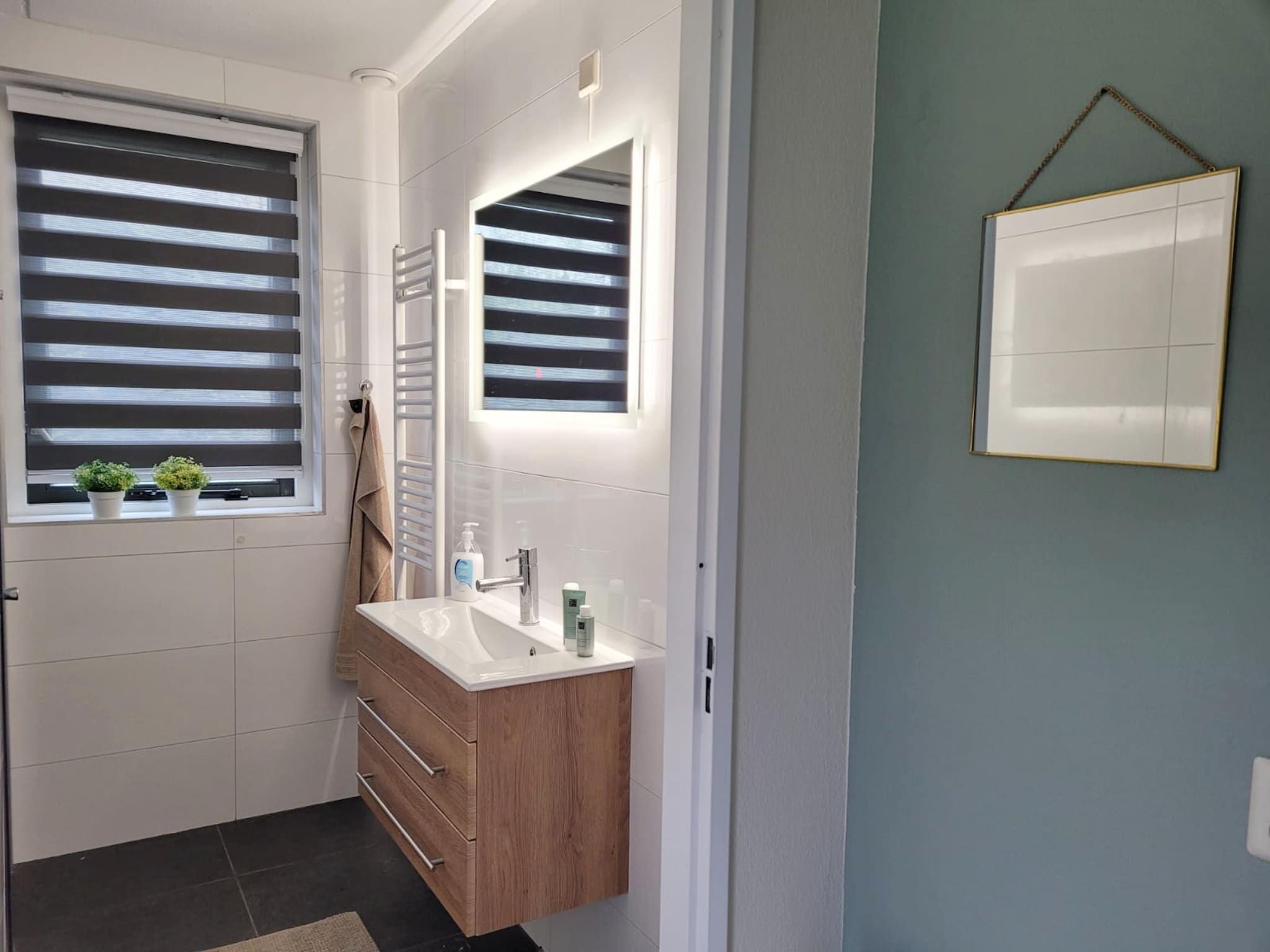 De badkamer van 6 - Persons Forest Bungalow (copy) in Ewijk