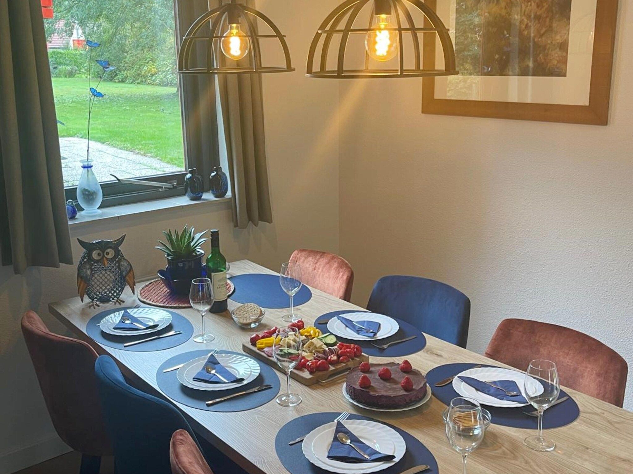 De eetkamer van 6 - Persons Lakeside Bungalow (copy) in Ewijk