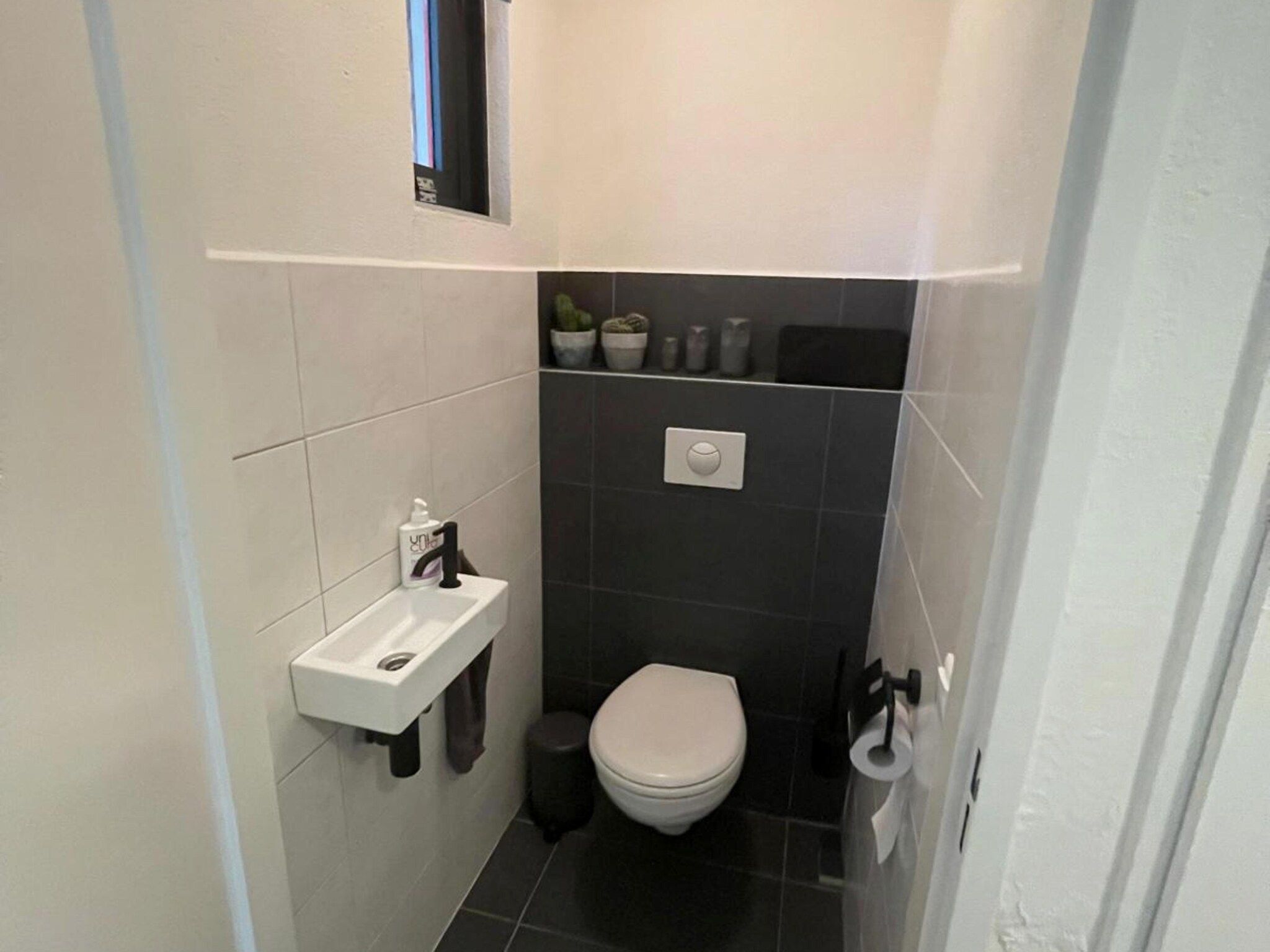 De badkamer van 6 - Persons Lakeside Bungalow (copy) in Ewijk